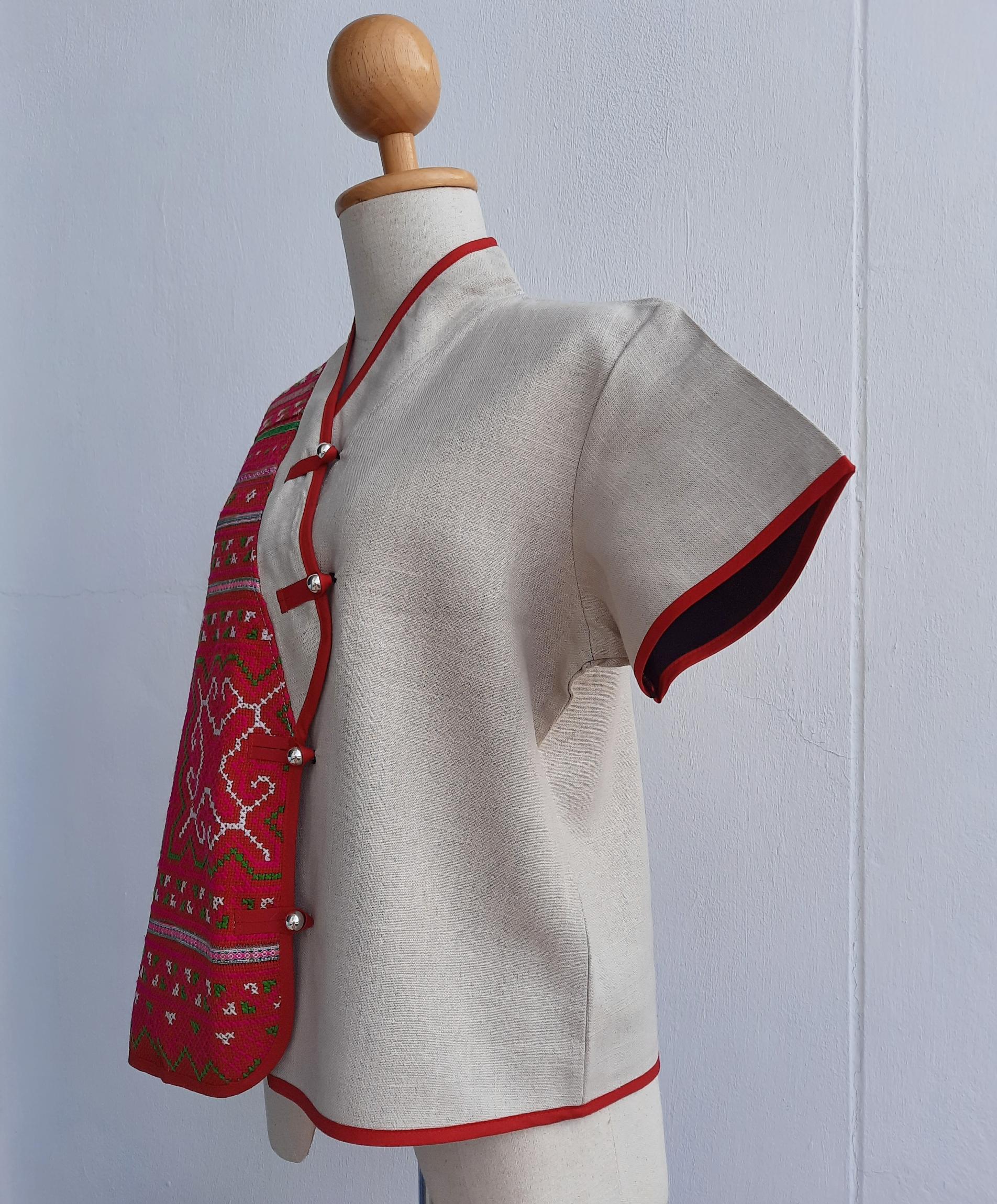 เสื้อผ้ากัญชงสีกรมท่าแต่งผ้าชาวเขา โทนเหลืองอมส้ม