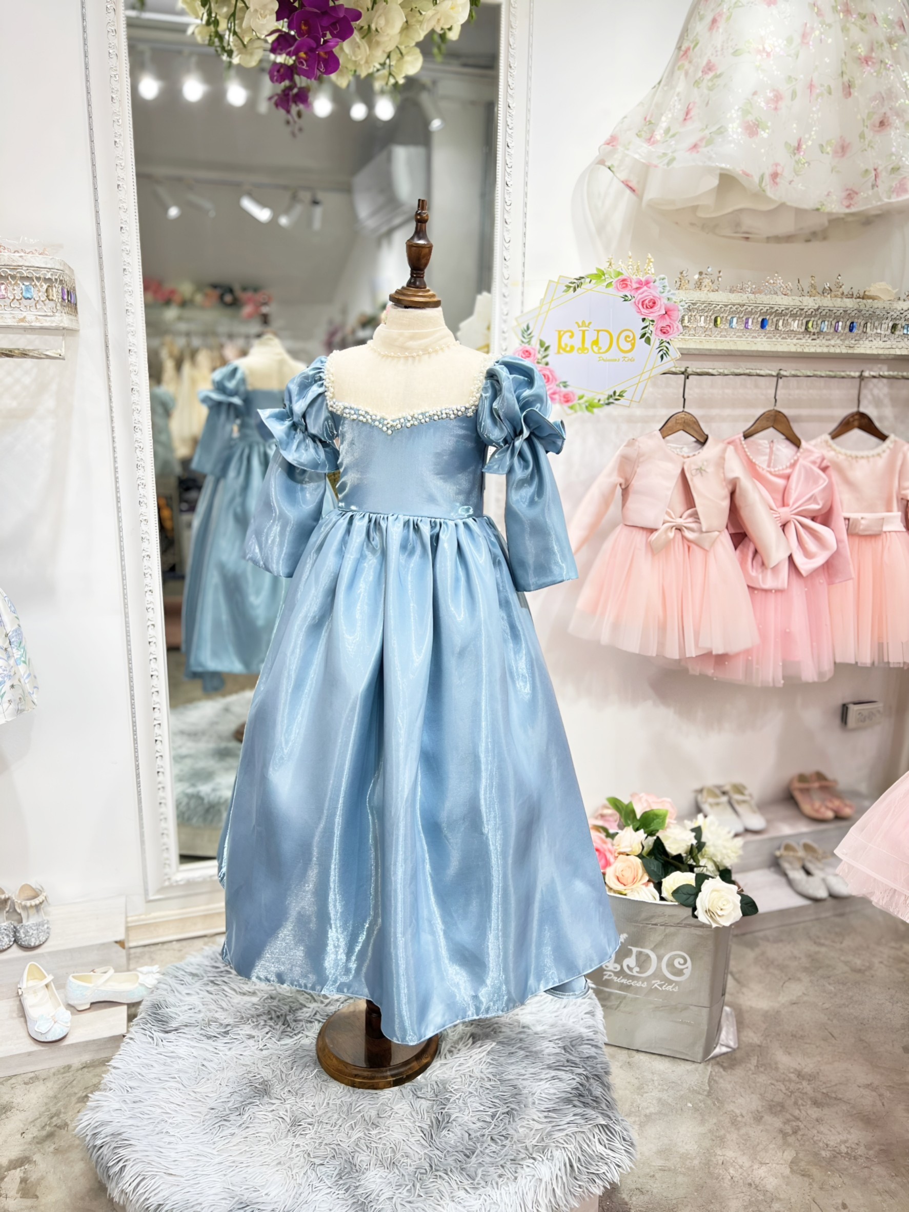 ชุดราตรีเด็ก(หน้าร้านอยู่รัชดา ลองได้ถ่ายรูปจากชุดจริง)W18517 สีฟ้า แขนตุ๊กตายาว กระโปรงยาว