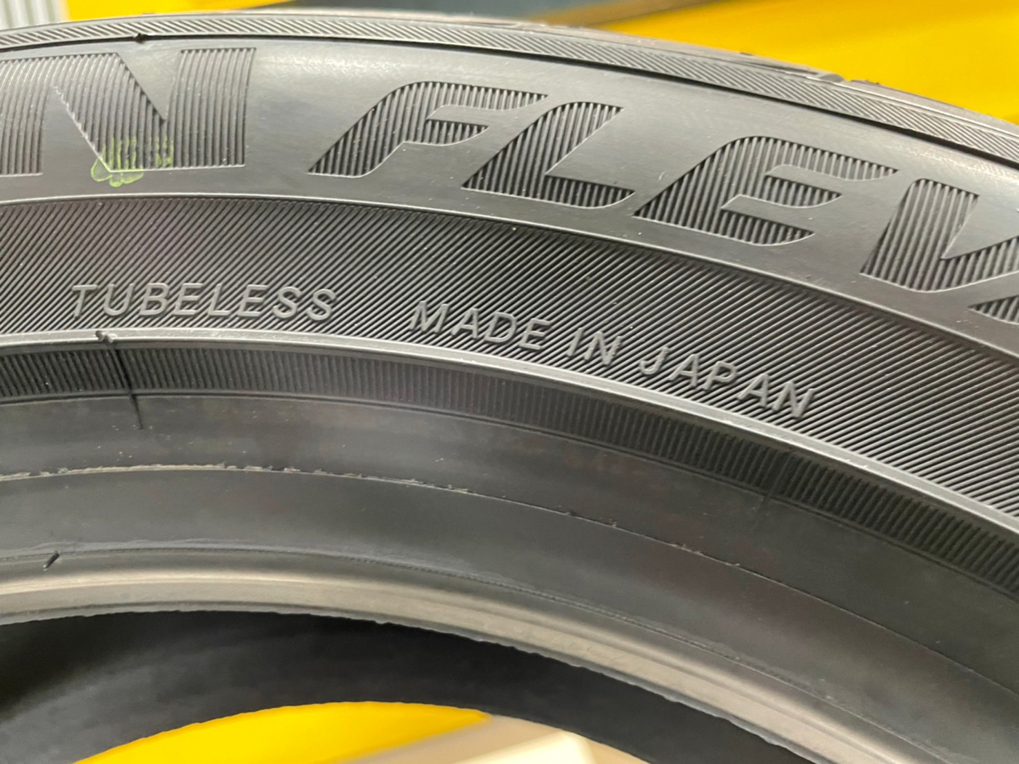 YOKOHAMA ADVAN FLEVA V701 195/55R15 ยางใหม่ปี2022