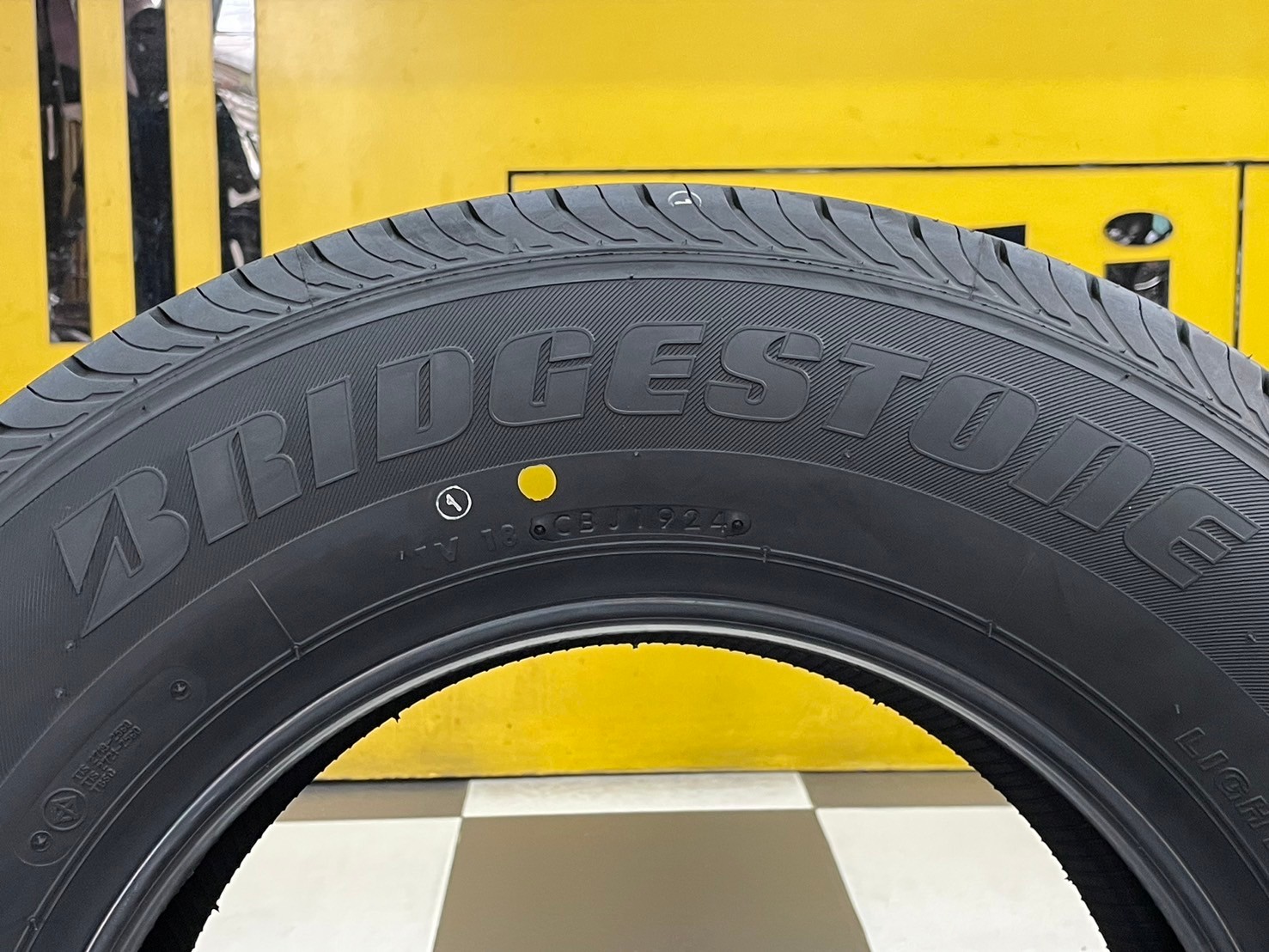 ยางใหม่ Bridgestone Duravis R611 215/70R15 ยางใหม่ปี2024
