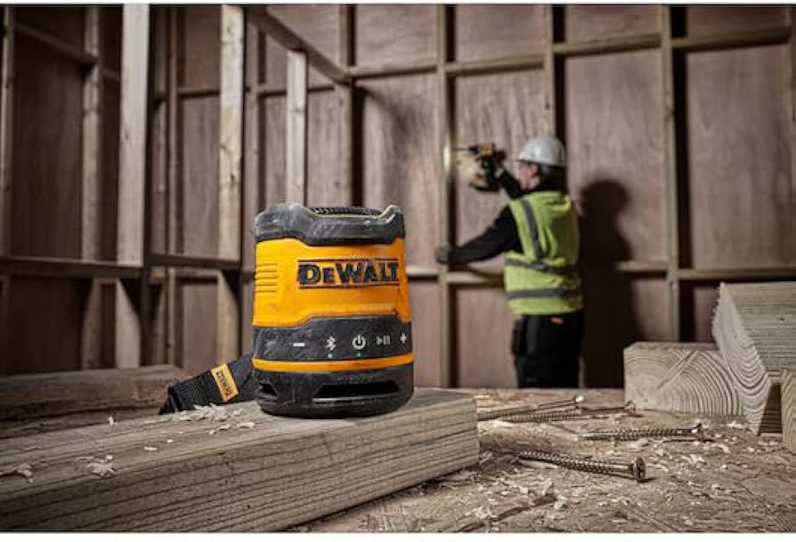 ลำโพงบลูทูธไร้สายแบบพกพา No.DCR009-XJ DEWALT