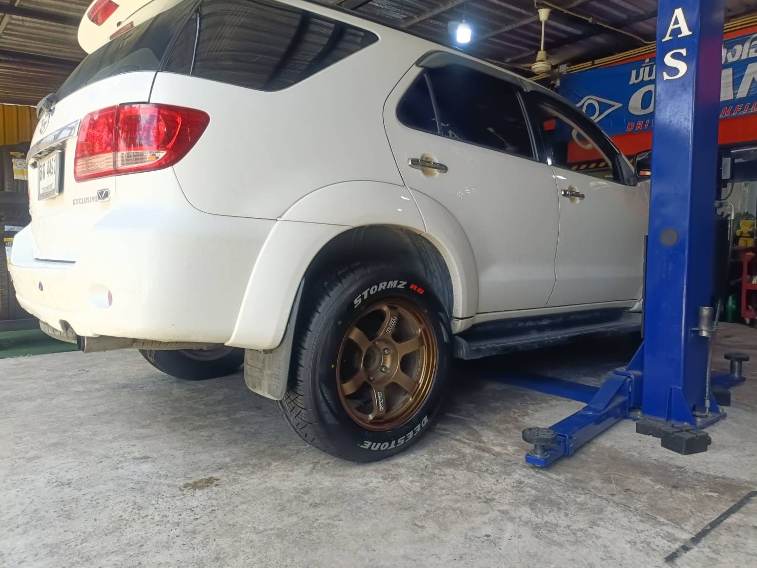 ยางใหม่ DEESTONE STORMZ RS 265/60R18
