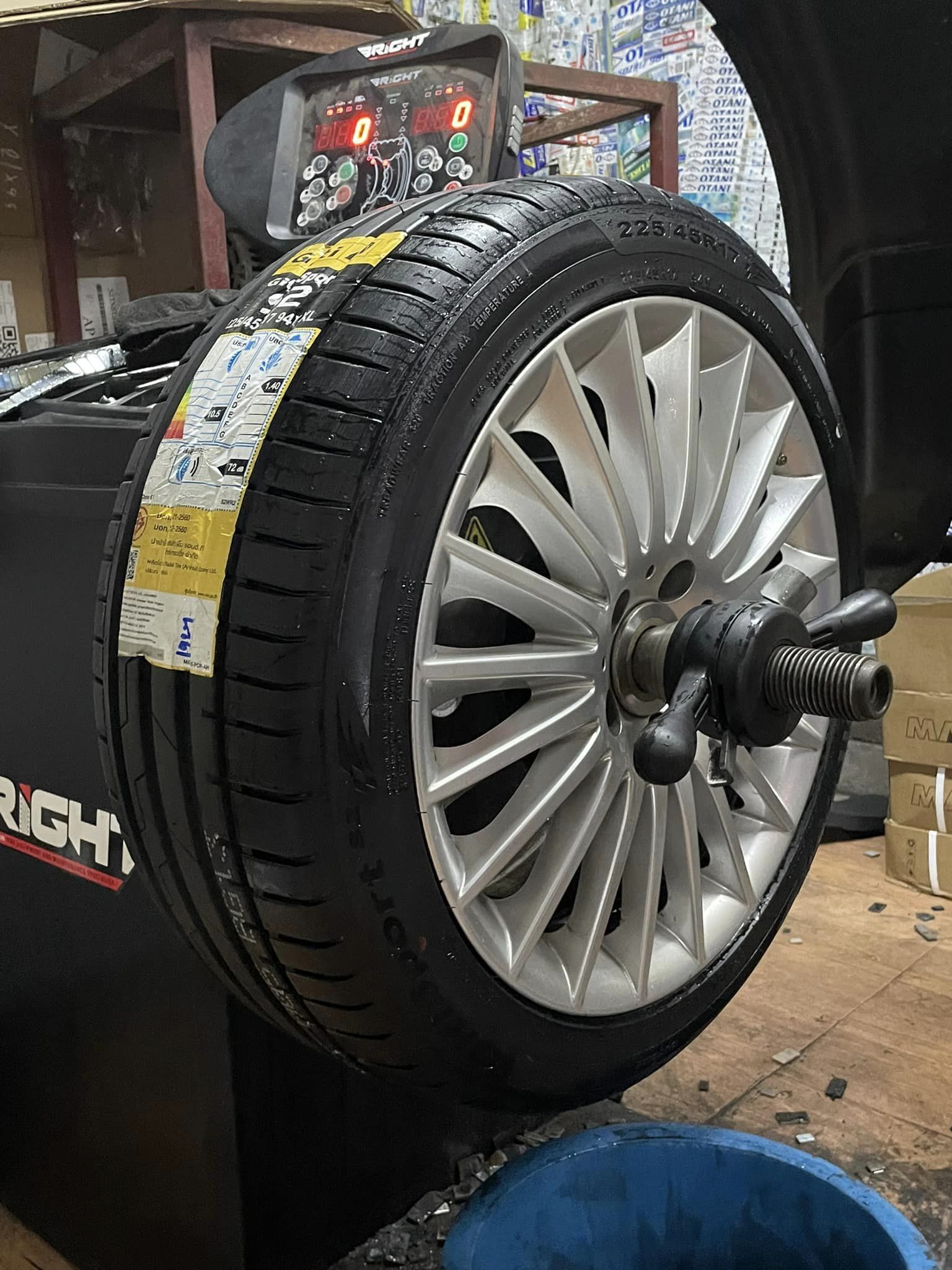 เปลี่ยนยาง🚗#BENZ_C200🚘 🛞#ยางจีที #ยางสปอร์ตสมรรถนะการขับขี่สูง 🛞 🛞#Giti_SportS2 225/45R17🛞