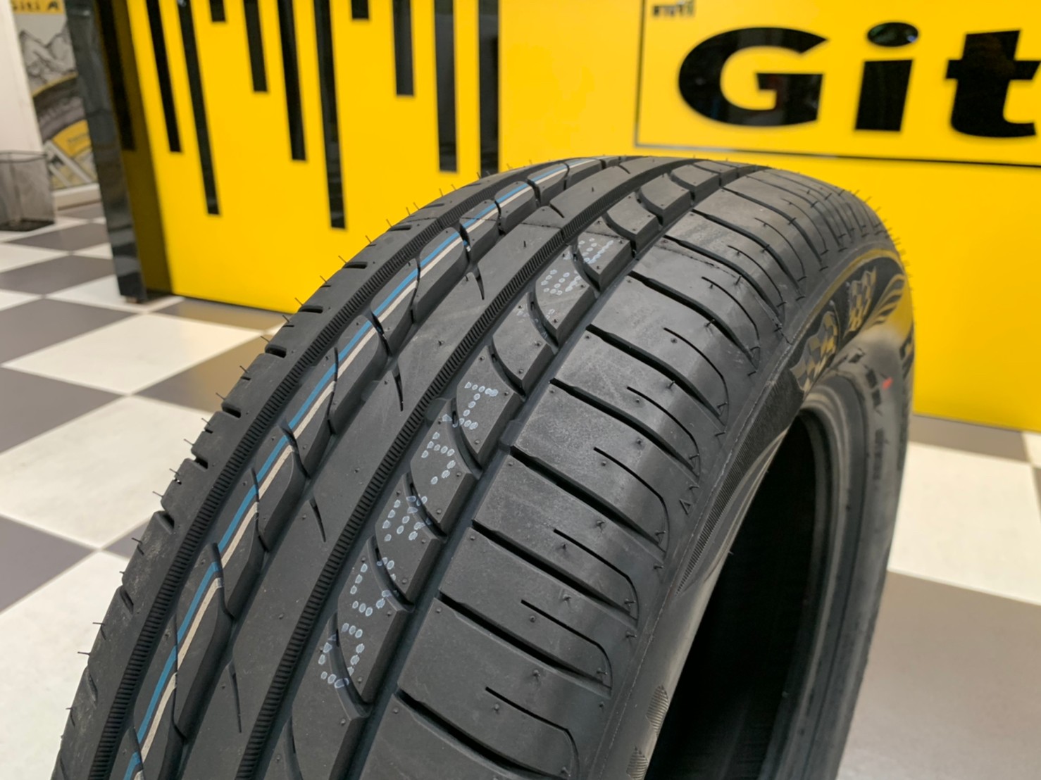 195/60R15 ยางใหม่ นุ่มเงียบ OTANI EK1000 ยางใหม่ปี2021 ราคาพิเศษพร้อมติดตั้งฟรี สามารถสอบถามเพิ่มเติมได้ค่ะ