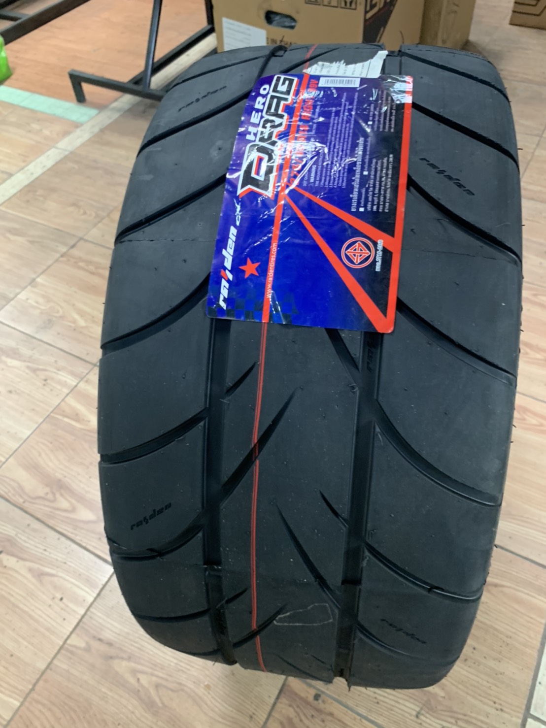 ยางซิ่ง Hero Drag 275/40ZR18 เทรดเวย์180 ตัวหนังสือขาว ยางคุณภาพดีมาตรฐานLenso