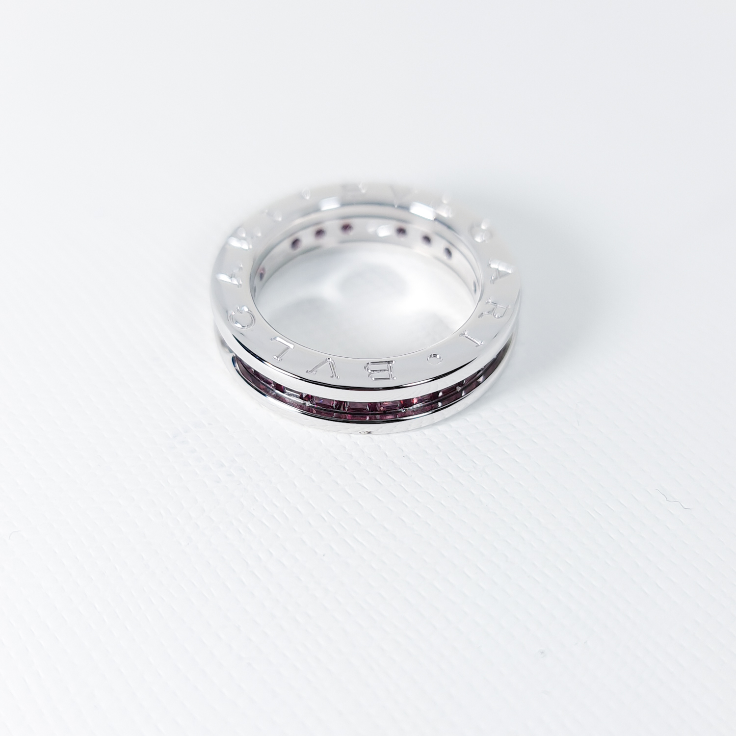 แหวน Bvlgari B.zero1 1band with Garnet ทองคำขาว 18K ไซส์48# (Used)