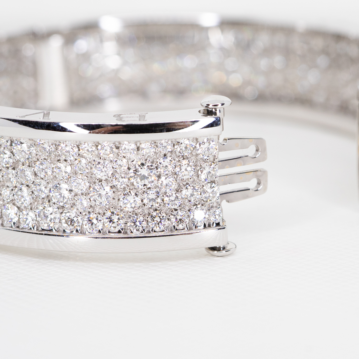 **Sold** กำไล Bvlgari B.zero1 large bangle bracelet with pavé diamonds on the spiral ทองขาว18K ref.347715 ไซส์Size Small (Used) +ใบเสร็จShopไทย2018