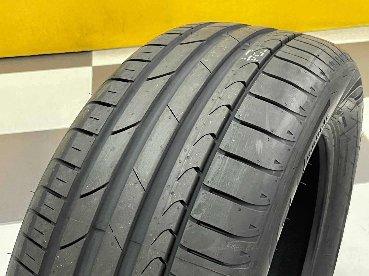 GT RADIAL FE2 225/55R17 ยางใหม่ปี2024