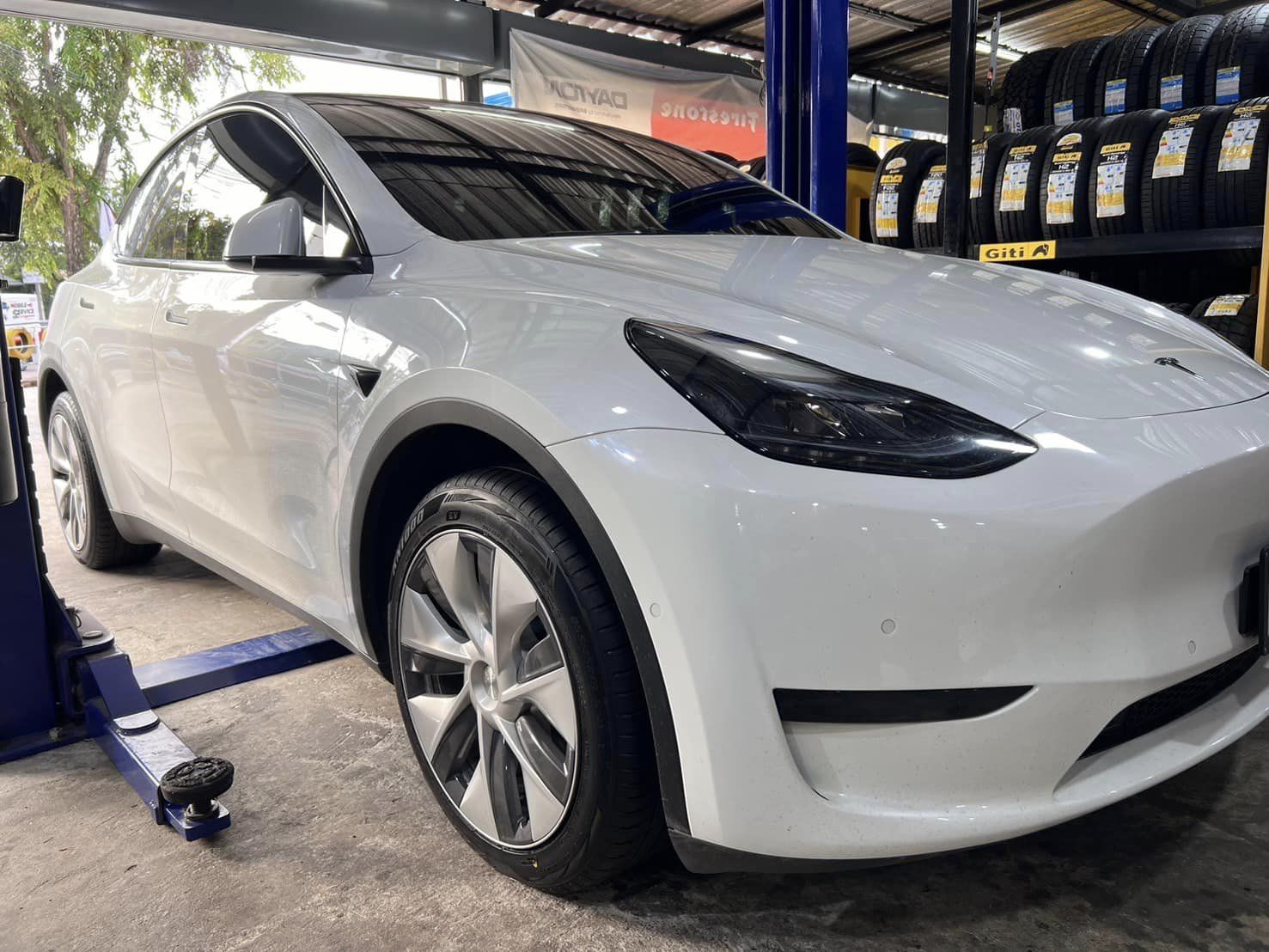 Tesla_Model3🚗 เปลี่ยนยาง ติดตั้ง #ยางรถไฟฟ้า 🛞 ￼#OTANI #KN1000 255/45R19