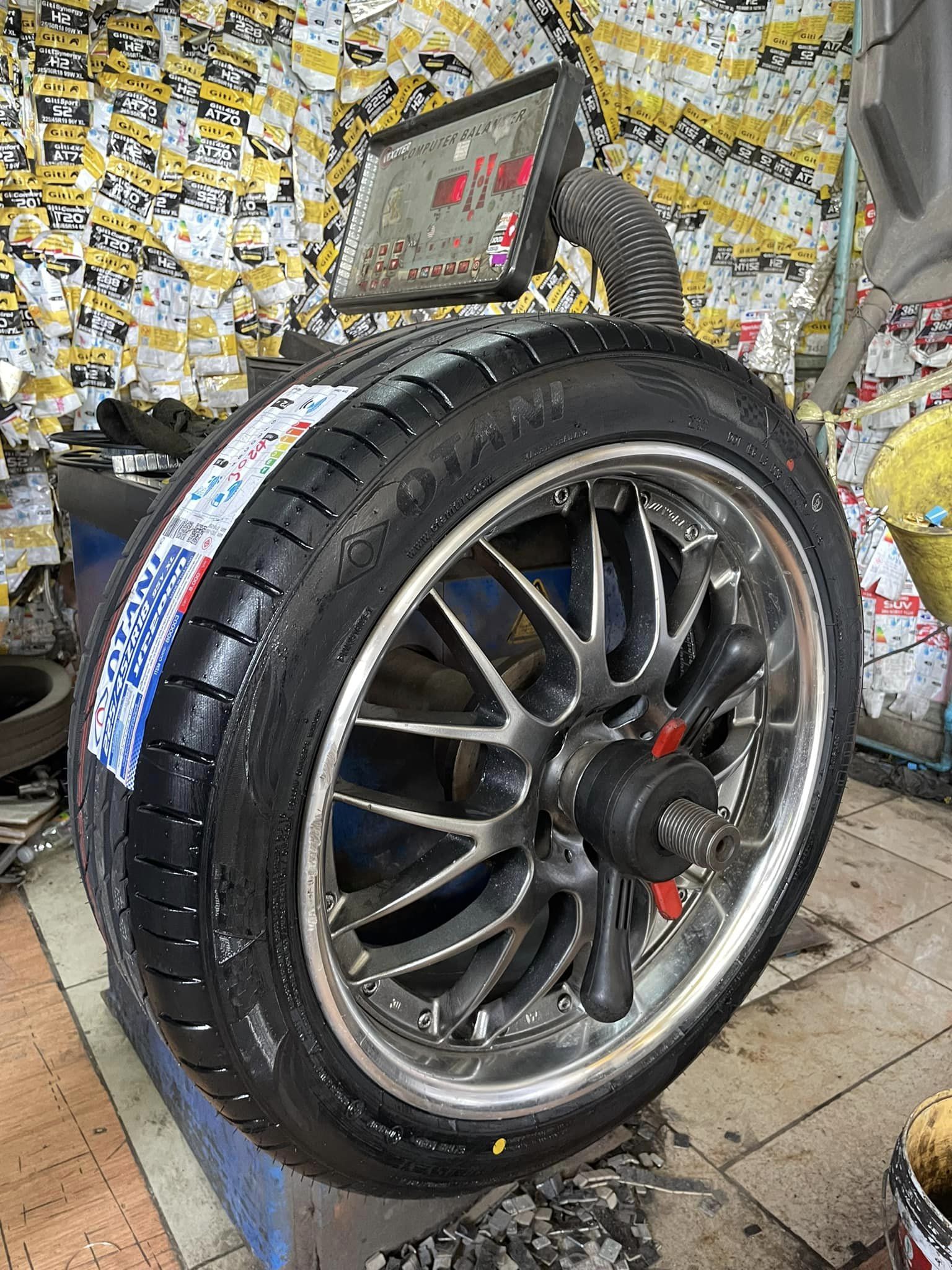 🚘 #TOYOTA_CAMRY❤️ #OTANI #KC2000 225/45R18