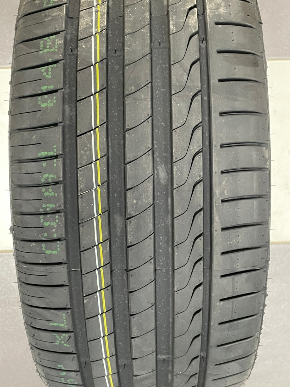 ยางMINERVA F205 255/35R19 ยางสปอร์ตคุณภาพดี สมรรถนะการขับขี่สูงนุ่มเงียบ ยางใหม่2022