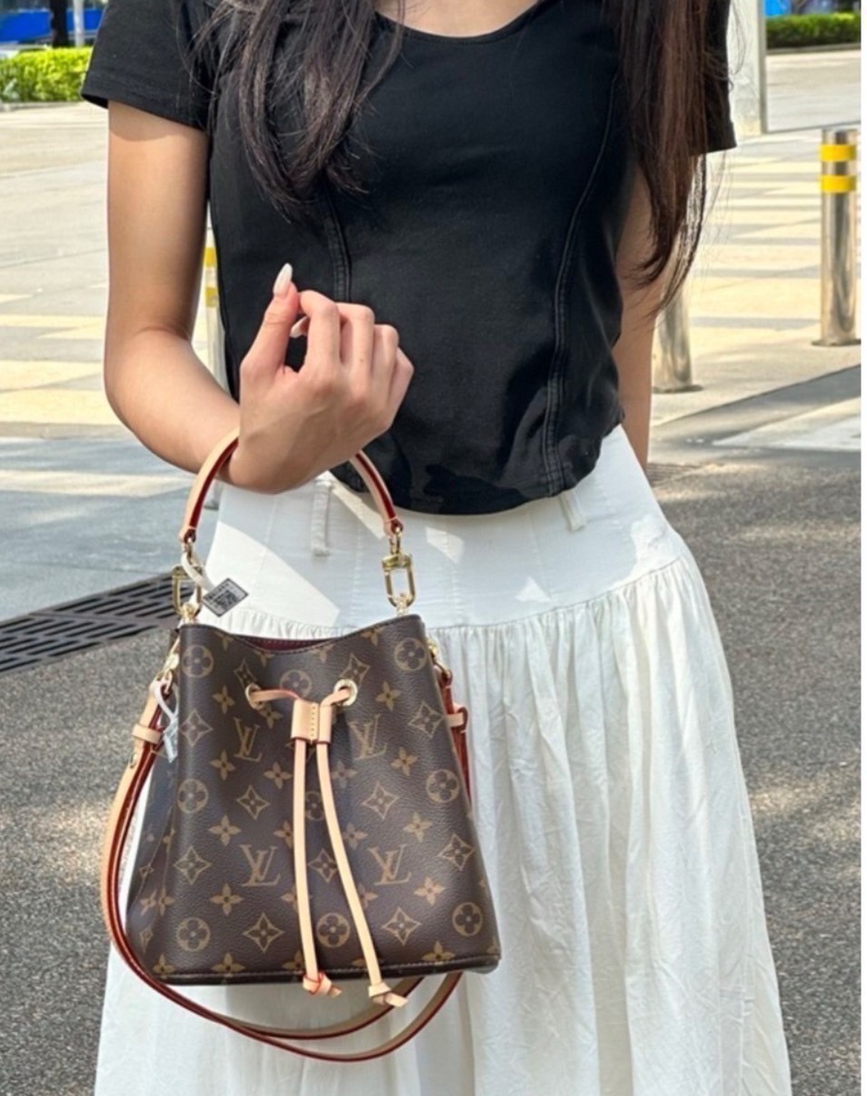 Louis Vuitton Neonoe BB มือสอง
