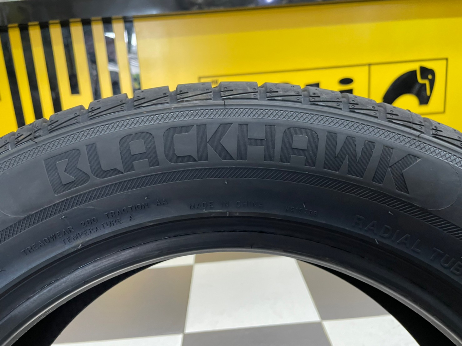#BLACKHAWK Hiscend HS01 225/60R18 ยางใหม่ปี2022