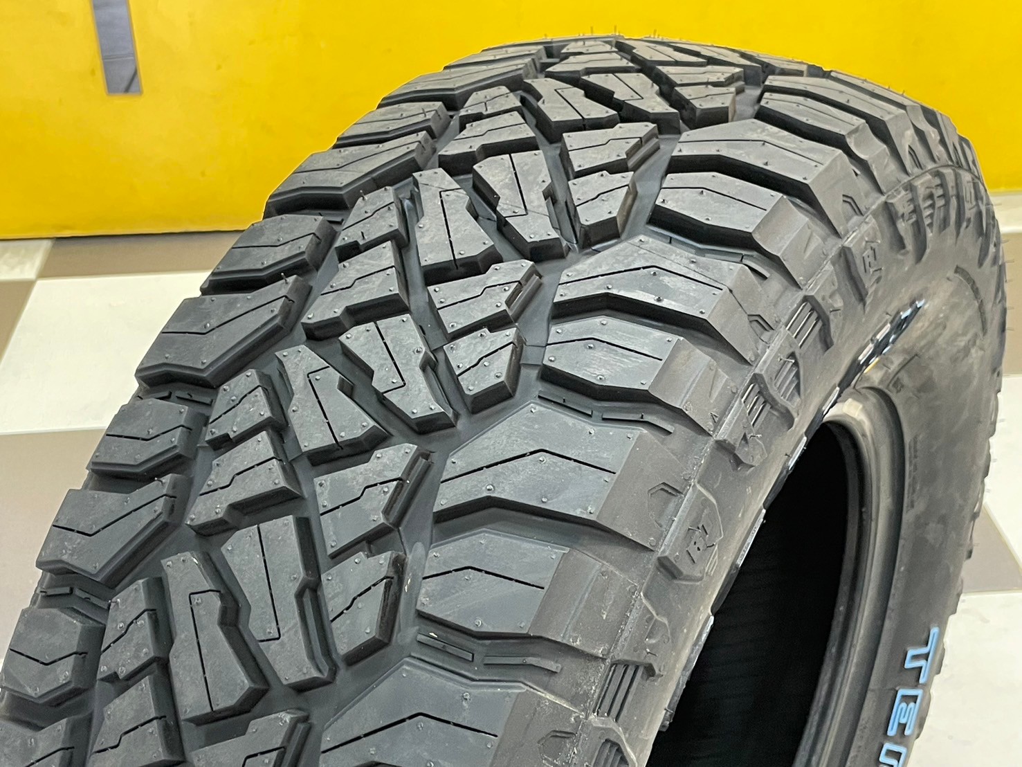 ยาง Sailun Terramax RT 265/70R16 ยางใหม่ปี2024 " หล่อ ดุดัน ยางตัวหนังสือสีขาว "
