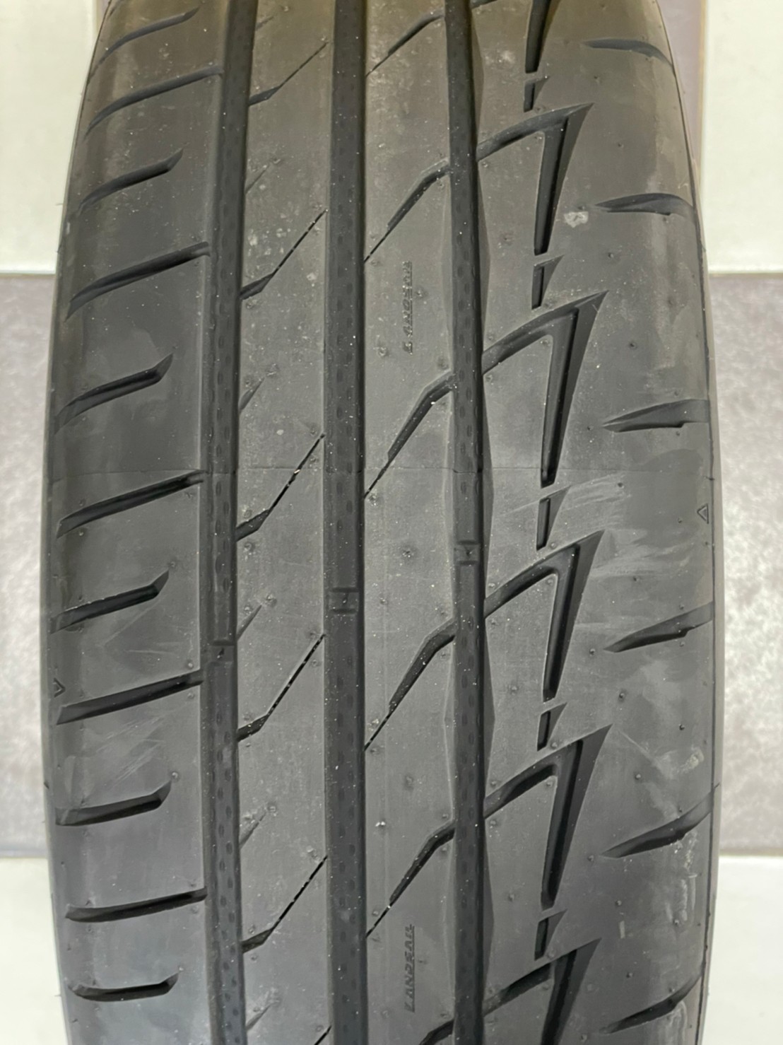 ยางสปอร์ตลายซิ่ง คุณภาพดี Lansail RS009 215/45R17ยางใหม่ปี2023