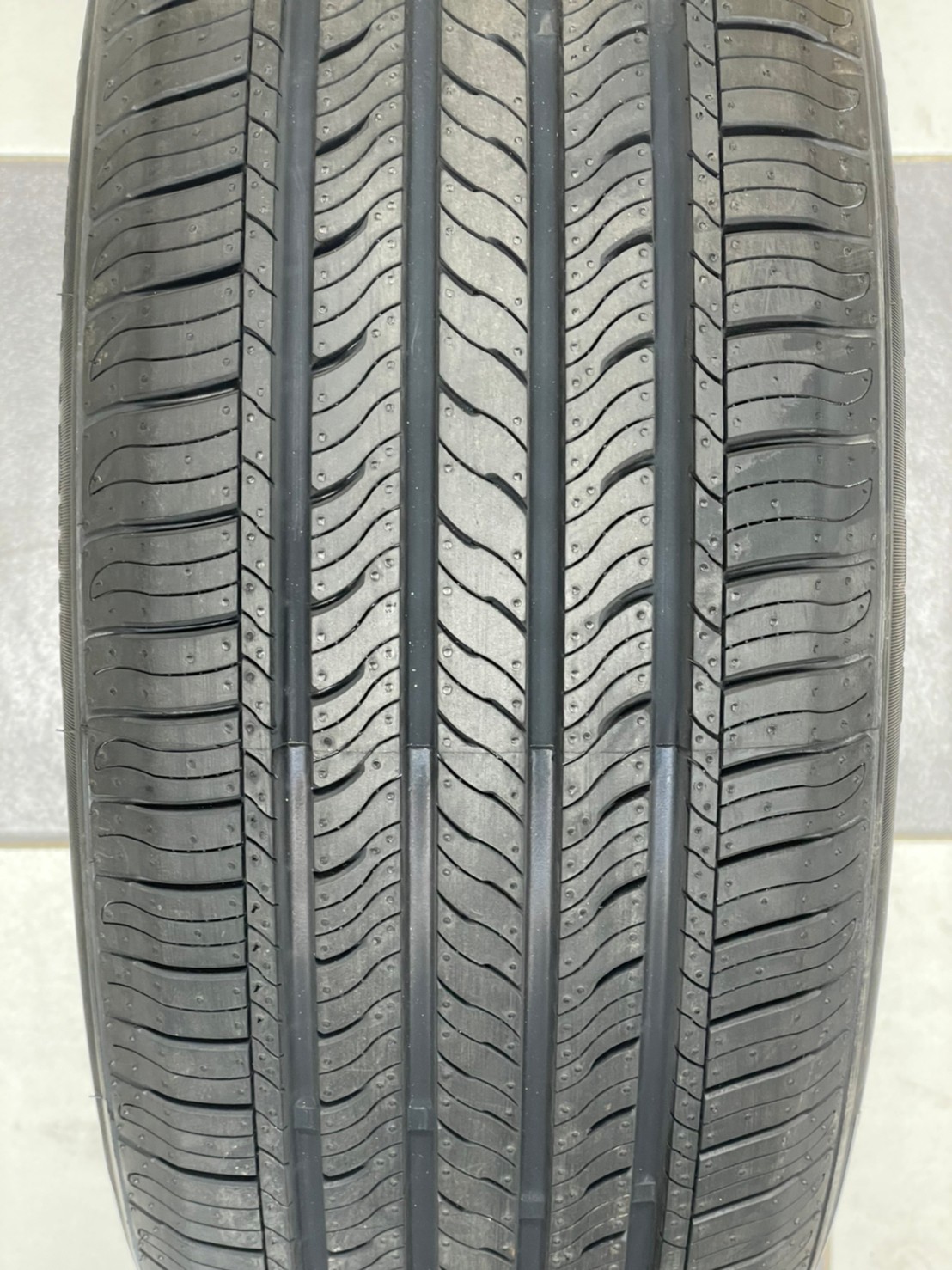 215/55R17 ยางใหม่BLACKHAWK HH11 ยางใหม่ปี2022