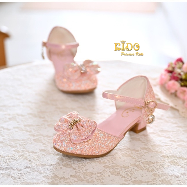 รองเท้าเด็ก(หน้าร้านอยู่รัชดา ลองได้)H093สีชมพู ด้านหน้าติดโบว์เพชรระยิบระยับ ห้อยดาวตรงสายรัดรองเท้า เปิดข้าง เก๋ๆ