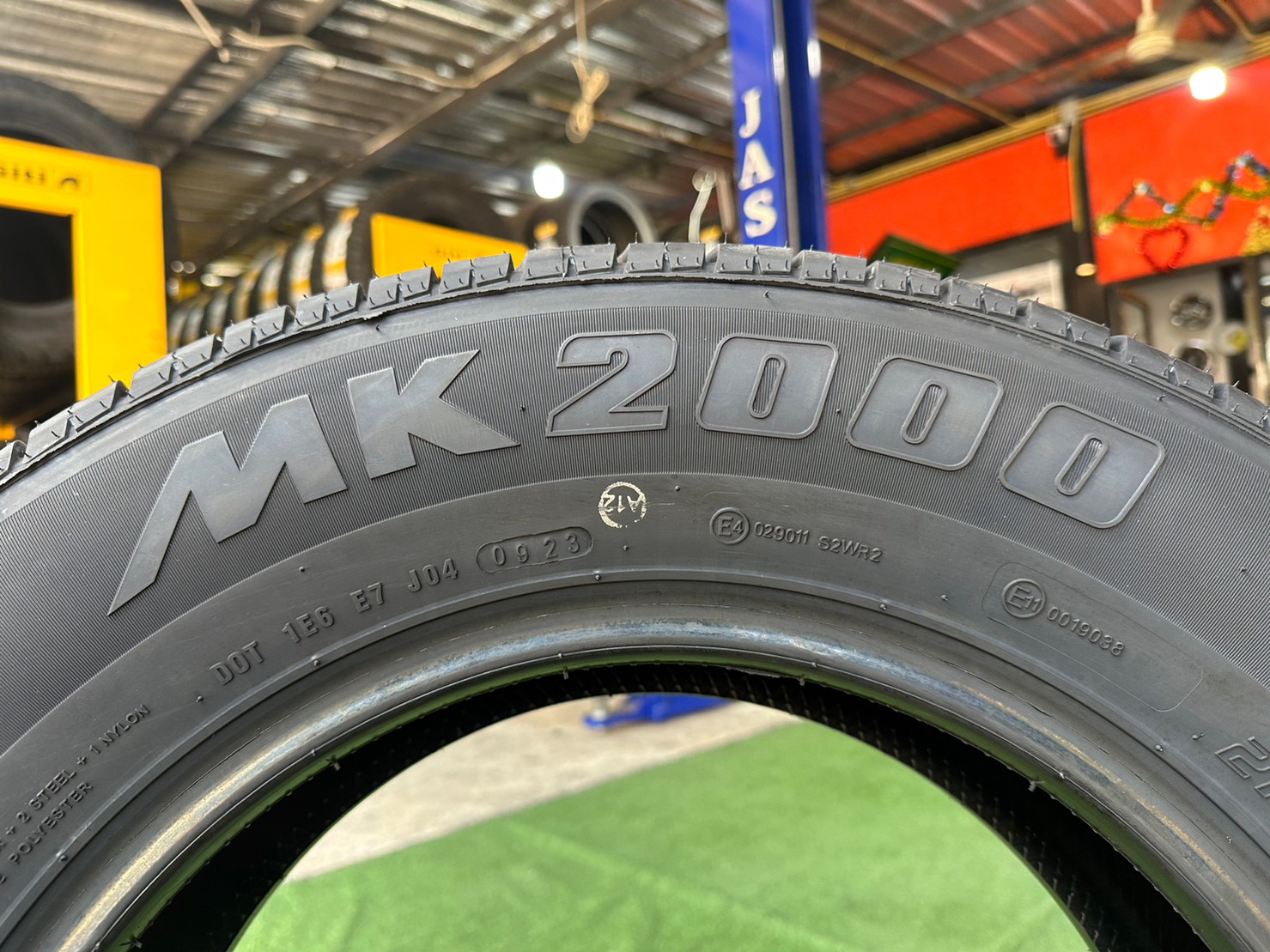 OTANI MK2000 215/70R16 ยางใหม่ปี2023 ราคาพิเศษพร้อมติดตั้งฟรี สามารถสอบถามเพิ่มเติมได้ค่ะ