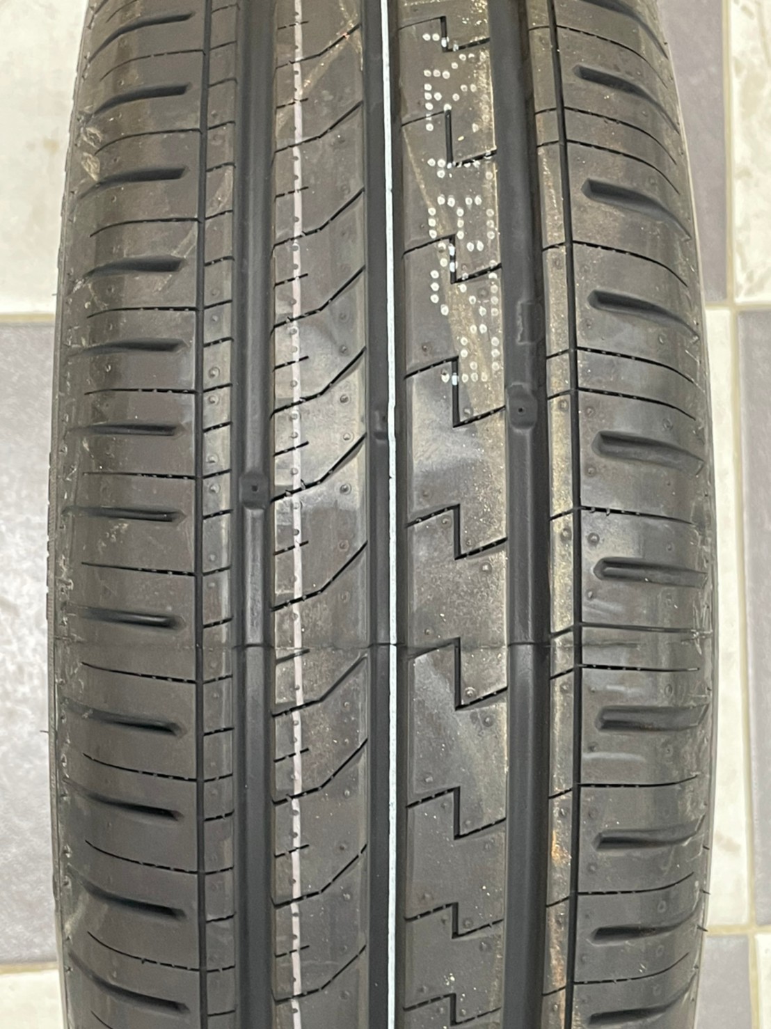 185/70R14 Giti Synergy E1 ยางสปอร์ต ยางรถยนต์คุณภาพดี สมรรถนะสูง นุ่มเงียบ