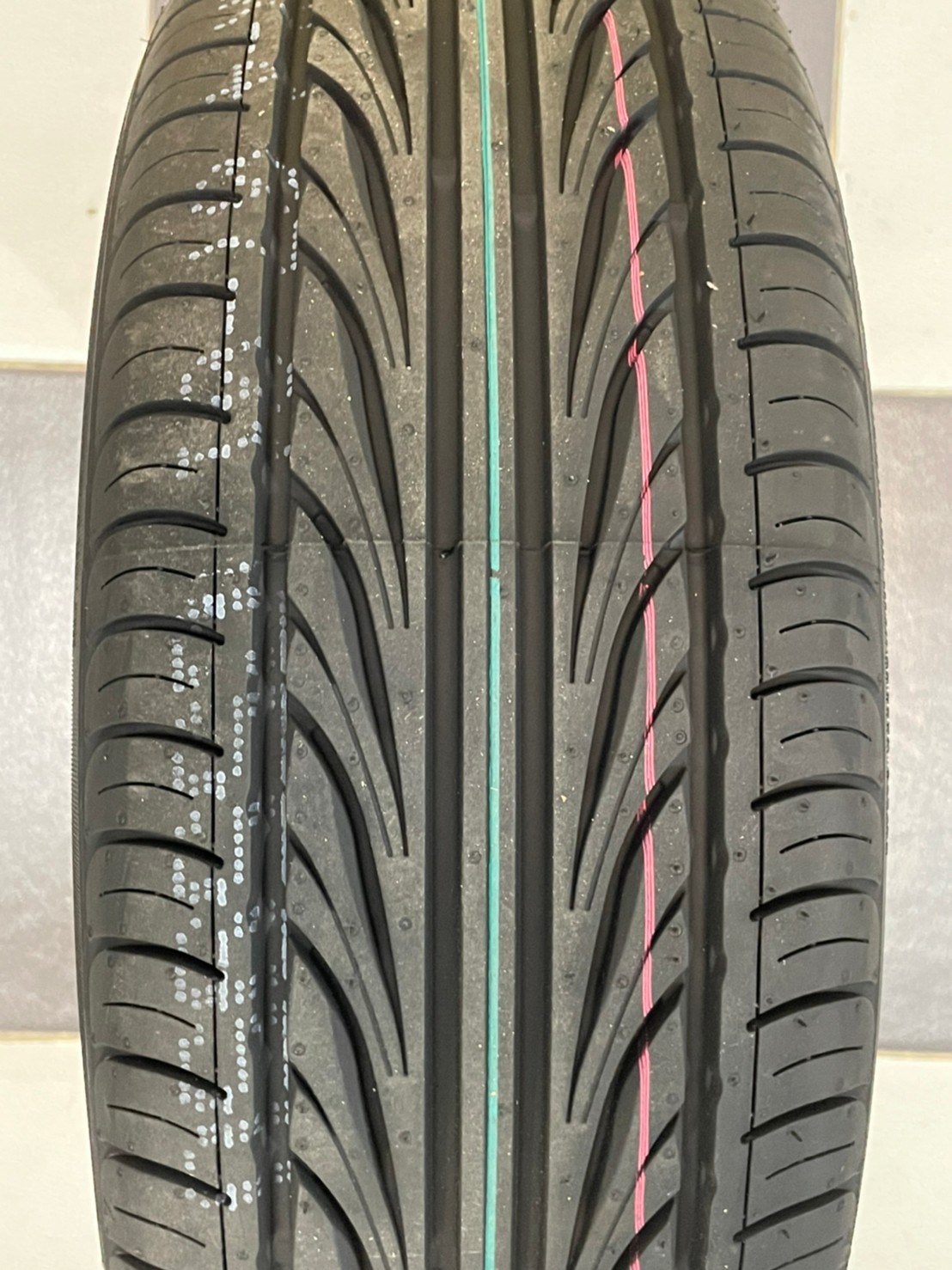 Deestone R702 195/55R15 ยางลายสปอร์ต ยางไทยคุณภาพดี ยางใหม่ปี2022