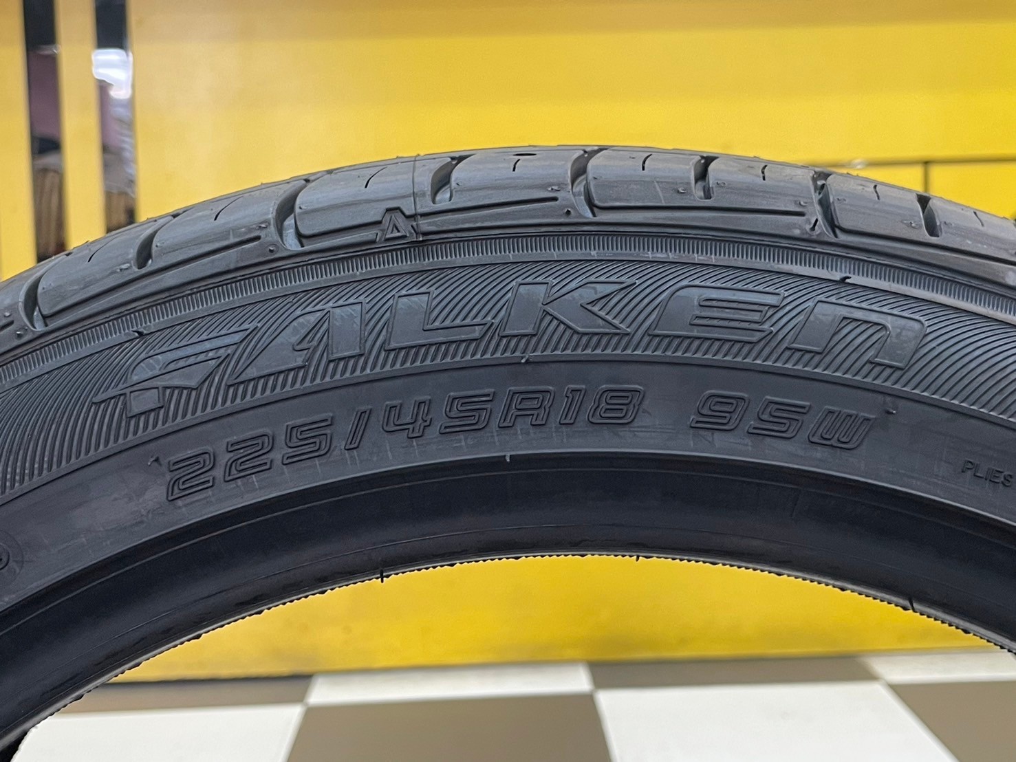 ยางใหม่ Falken ZE914 225/45R18 ยางใหม่ปี2024