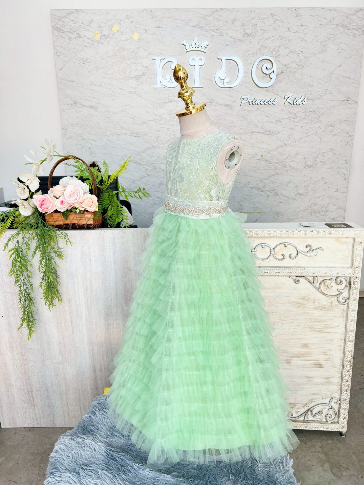 ชุดราตรีเด็ก(หน้าร้านอยู่รัชดา ลองได้ถ่ายรูปเองจากชุดจริง)W19223 สีเขียว กระโปรงยาว แขนสั้น เอวประดับเพชร