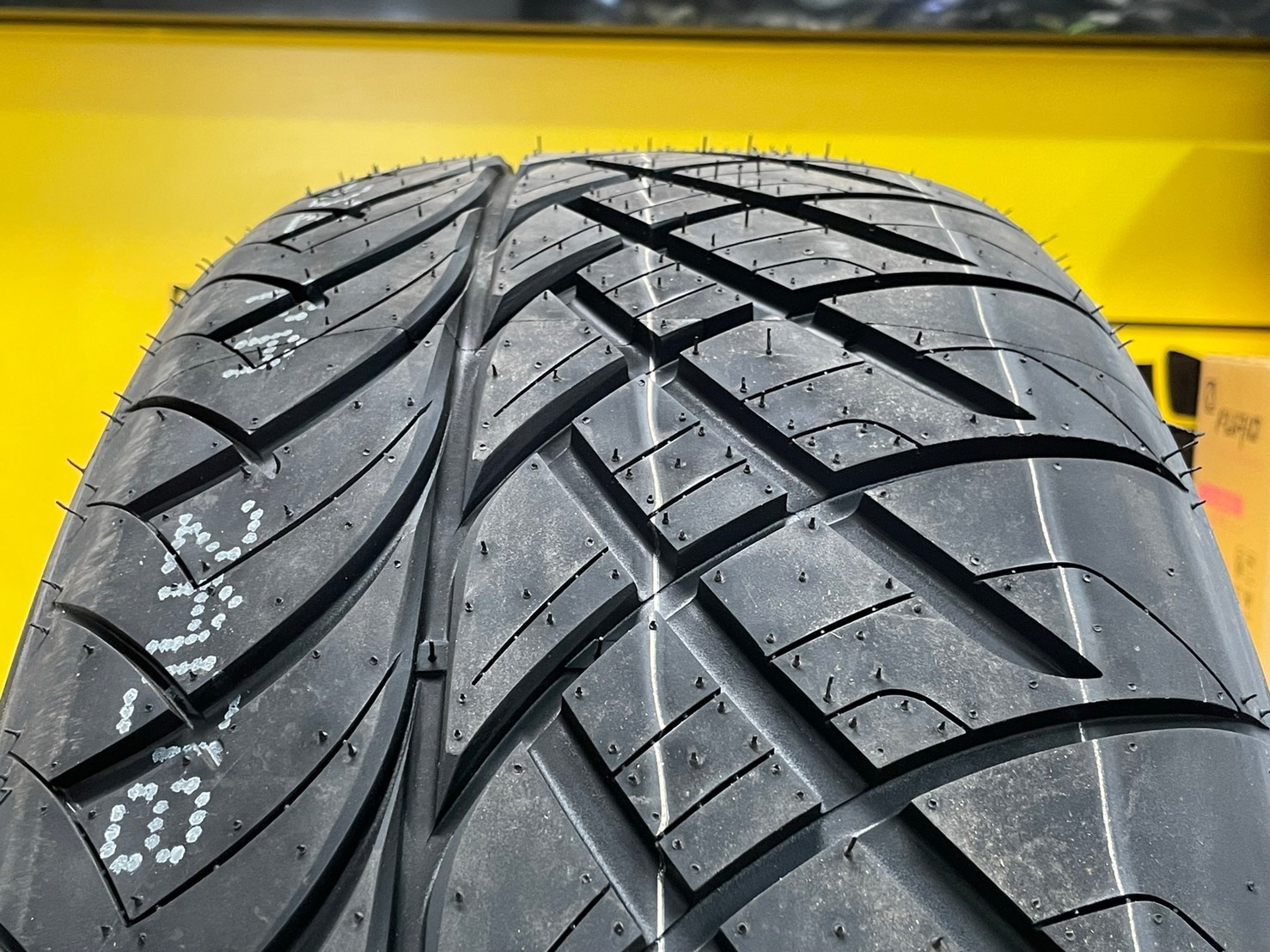 265/50R20 Kinto V36ยางสปอร์ต ลายซิ่ง ยางใหม่ปี2022