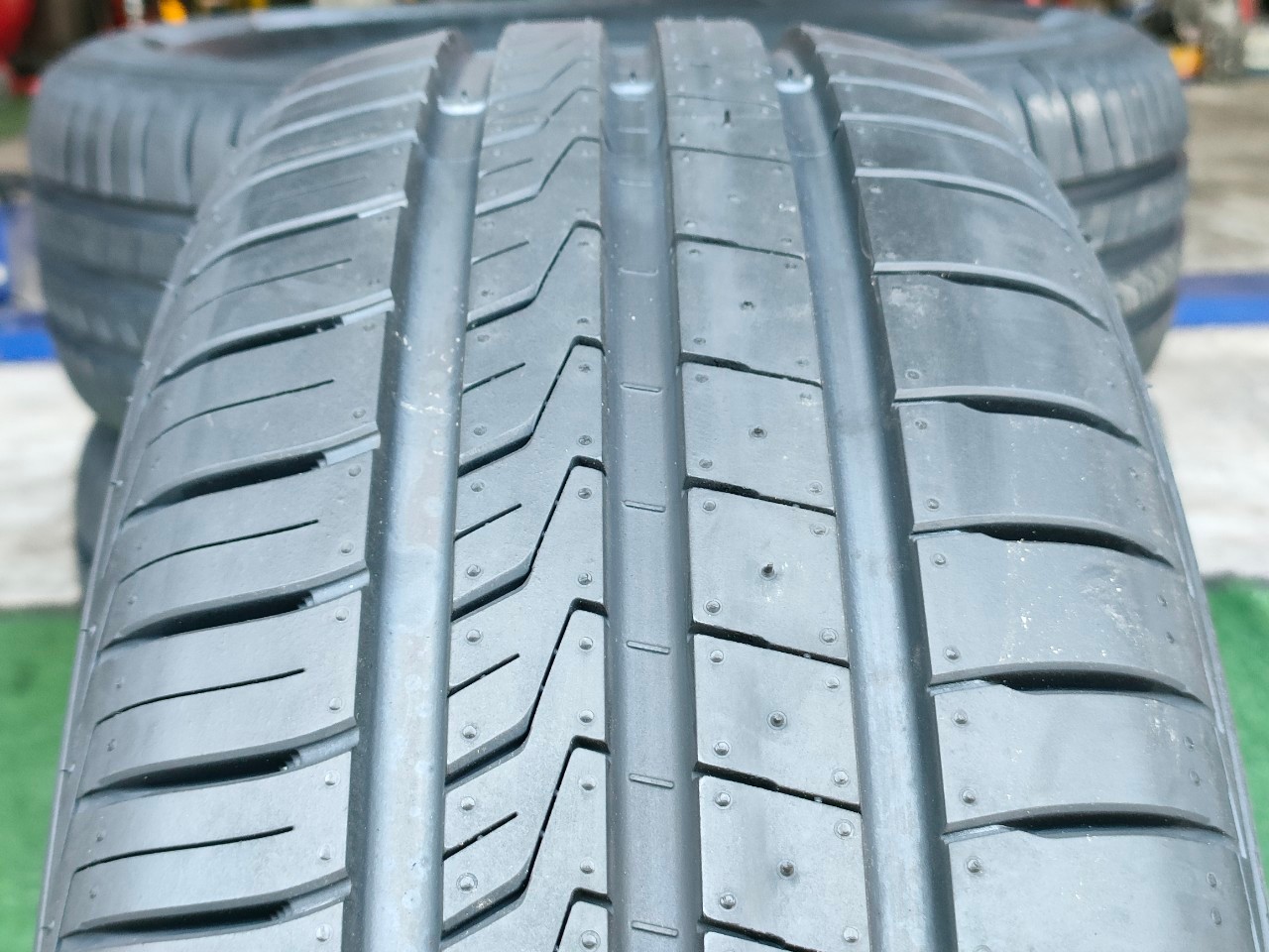 ยางใหม่ดันลอป DUNLOP SP SPORT TOURING R1 195/60R15 ยางใหม่ปี2023 (4เส้น)