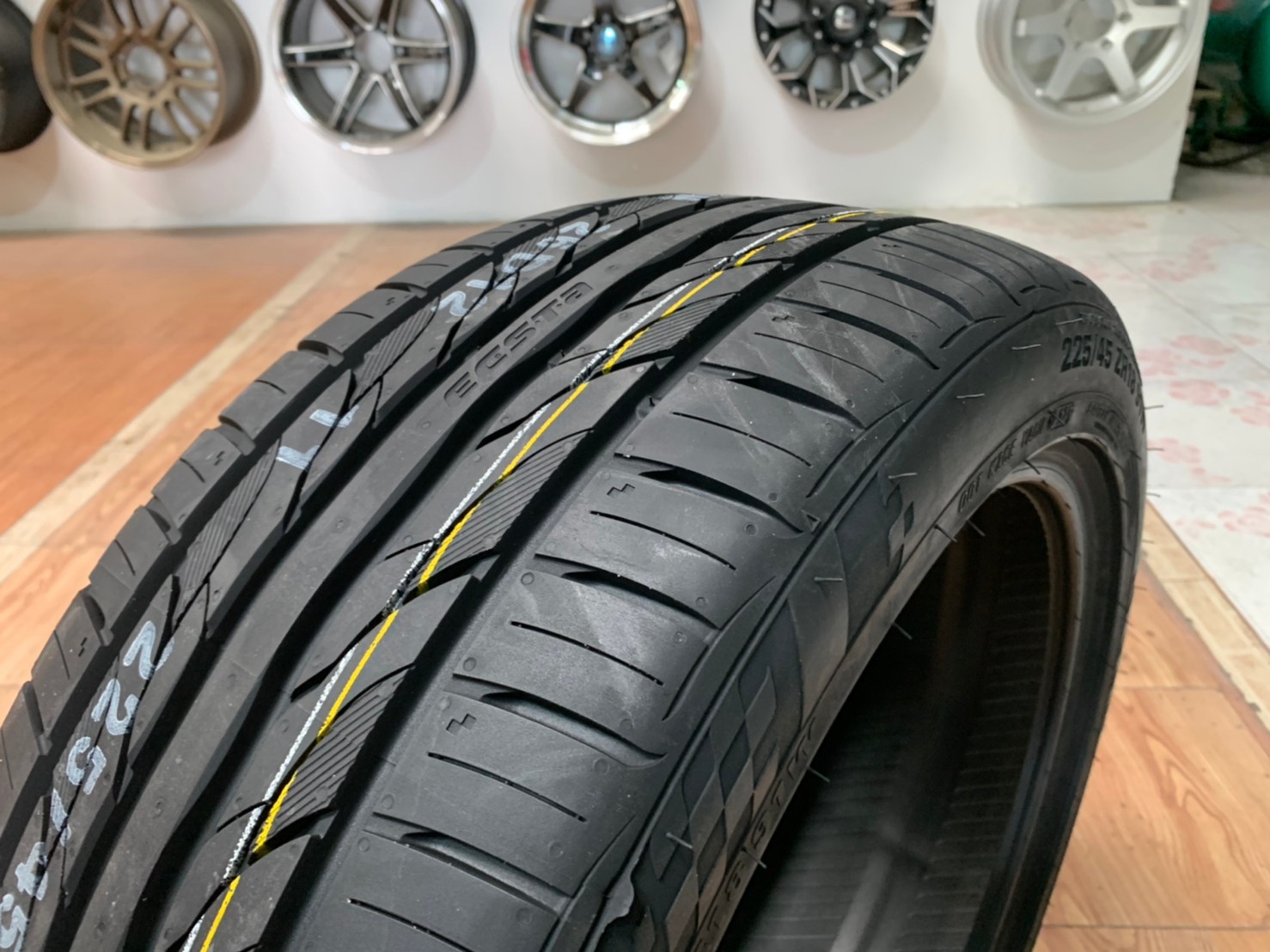 KUMHO PS31 225/45R18 ยางใหม่ปี2021 พร้อมติดตั้งฟรี ต่างจังหวัดจัดส่งได้ทั่วประเทศ