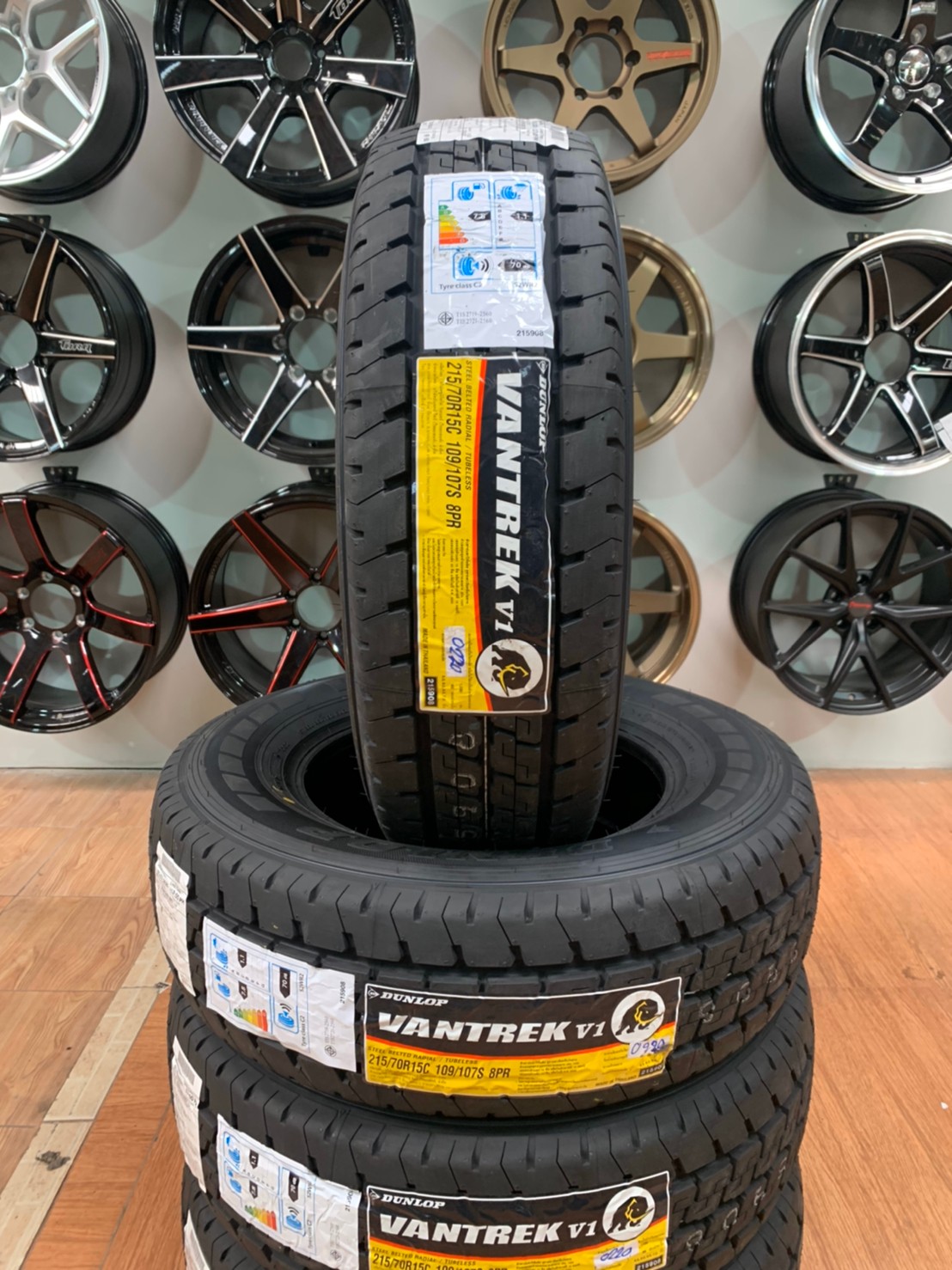 ยางใหม่ปี2020 Dunlop Vantrak v1 215/70R15 ยางกระบะบรรทุกคุณภาพดี