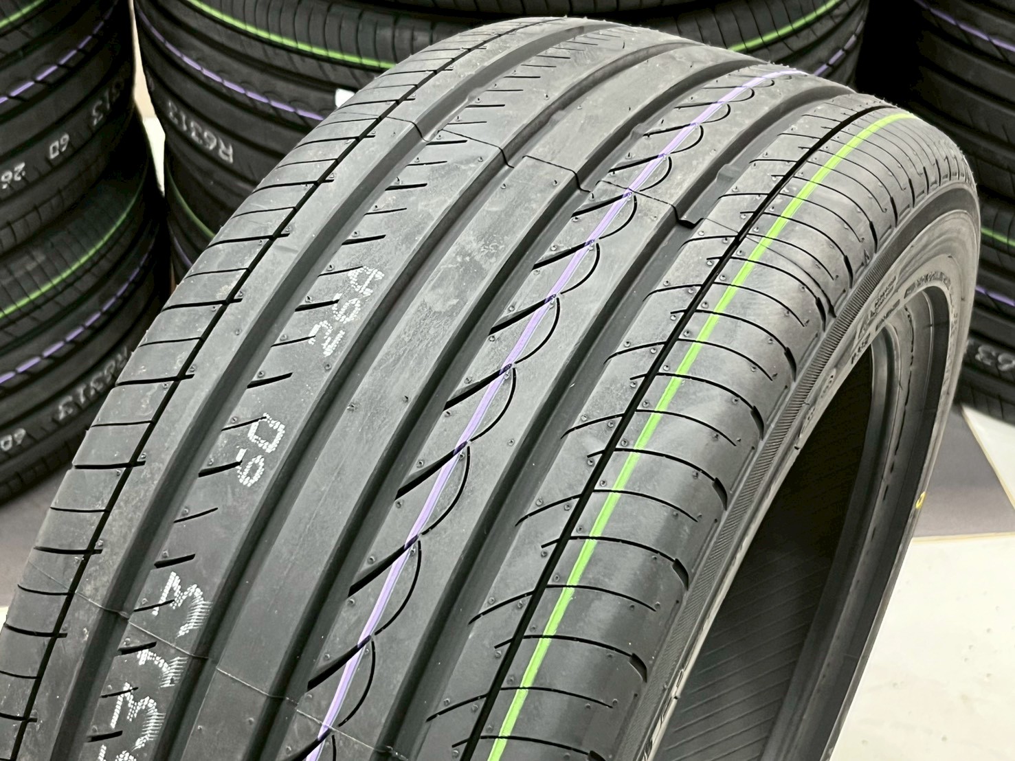 Yokohama ADVAN dB Decibel V551 ขนาด 235/45R18 ยางใหม่ปี2025