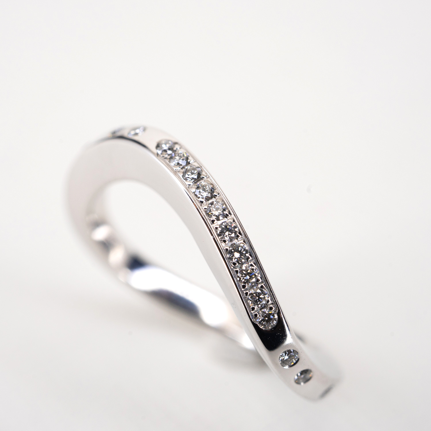 แหวน Cartier Paris Nouvelle Glamorous Ring ทองคำขาว 18K ไซส์48# +กล่องและการ์ด (Used)