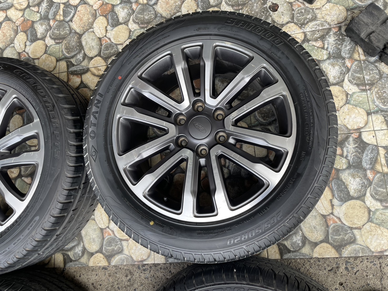 ล้อFORDขอบ20 พร้อมยาง OTANI SA1000 265/50R20 ยางปี2020 สภาพสวยพร้อมใช้งาน