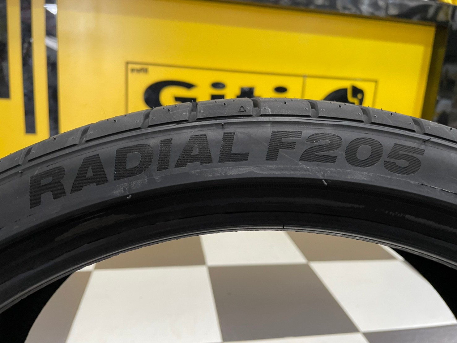 225/35R20 MINERVA F205 ยางสปอร์ต คุณภาพดี ยางใหม่ปี2022