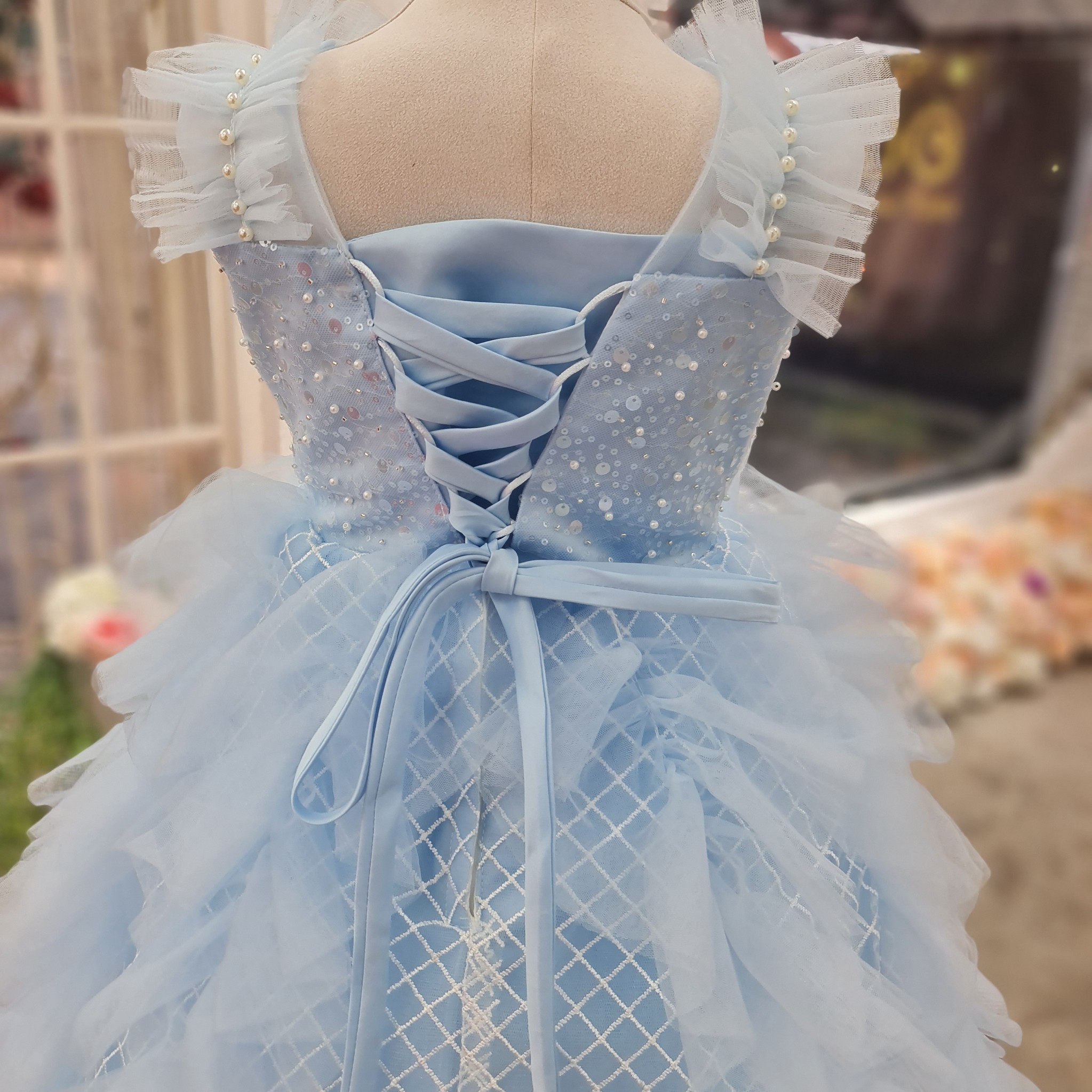 ชุดราตรีเด็ก(หน้าร้านอยู่รัชดา ลองได้ถ่ายรูปจากชุดจริง)W18779สีฟ้า ตัวเสื้อประดับด้วยกลิตเตอร์และมุก กระโปรงยาวฟู น่ารัก