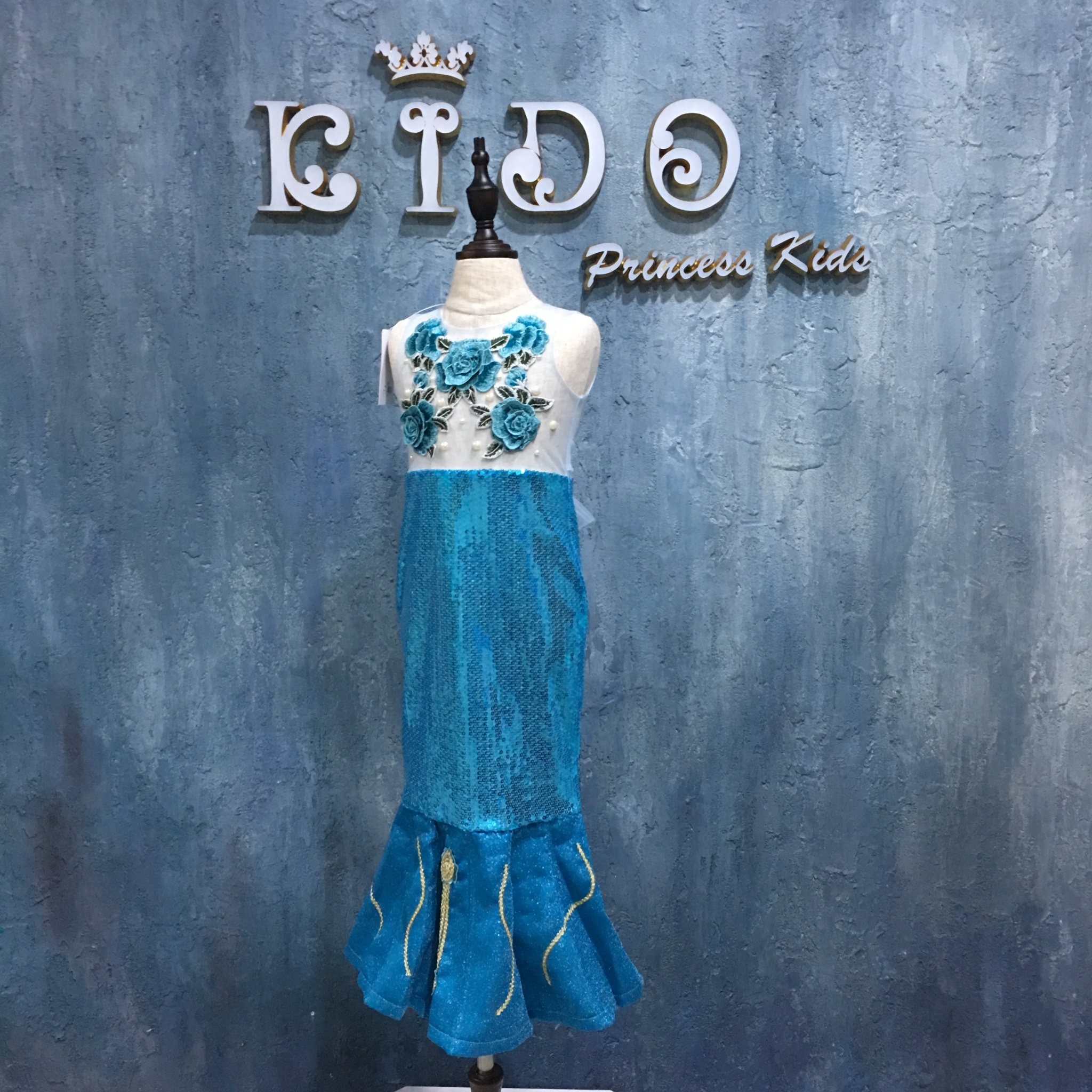 ชุดออกงานเด็ก(หน้าร้านอยู่รัชดา ลองได้ถ่ายรูปจากชุดจริง)W18098สีฟ้าชุดนางเงือกทรงหางปลาปักเลื้อม อกซีทรูติดดอกไม้