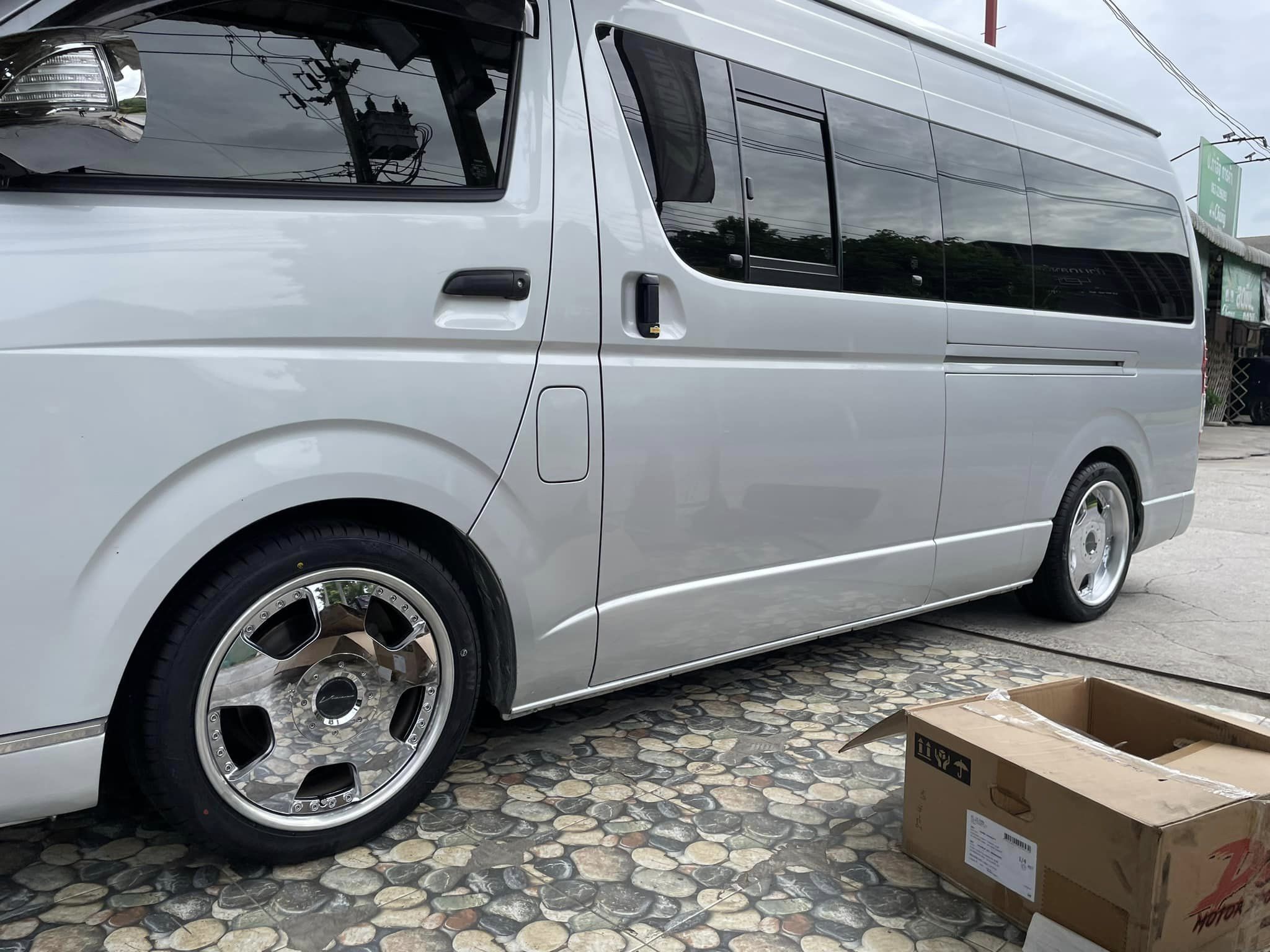 TOYOTA_COMMUTER #เปลี่ยนยาง #OTANI #KC2000 225/45R18