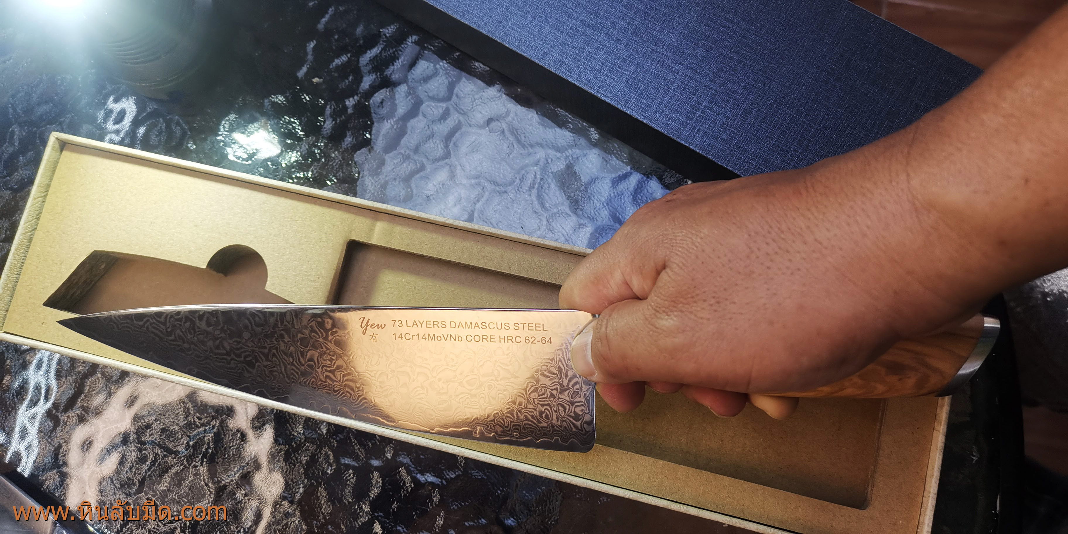 Yew Damascus chef knife 14cr14MoVNb แกนคมแข็ง 64 hrc
