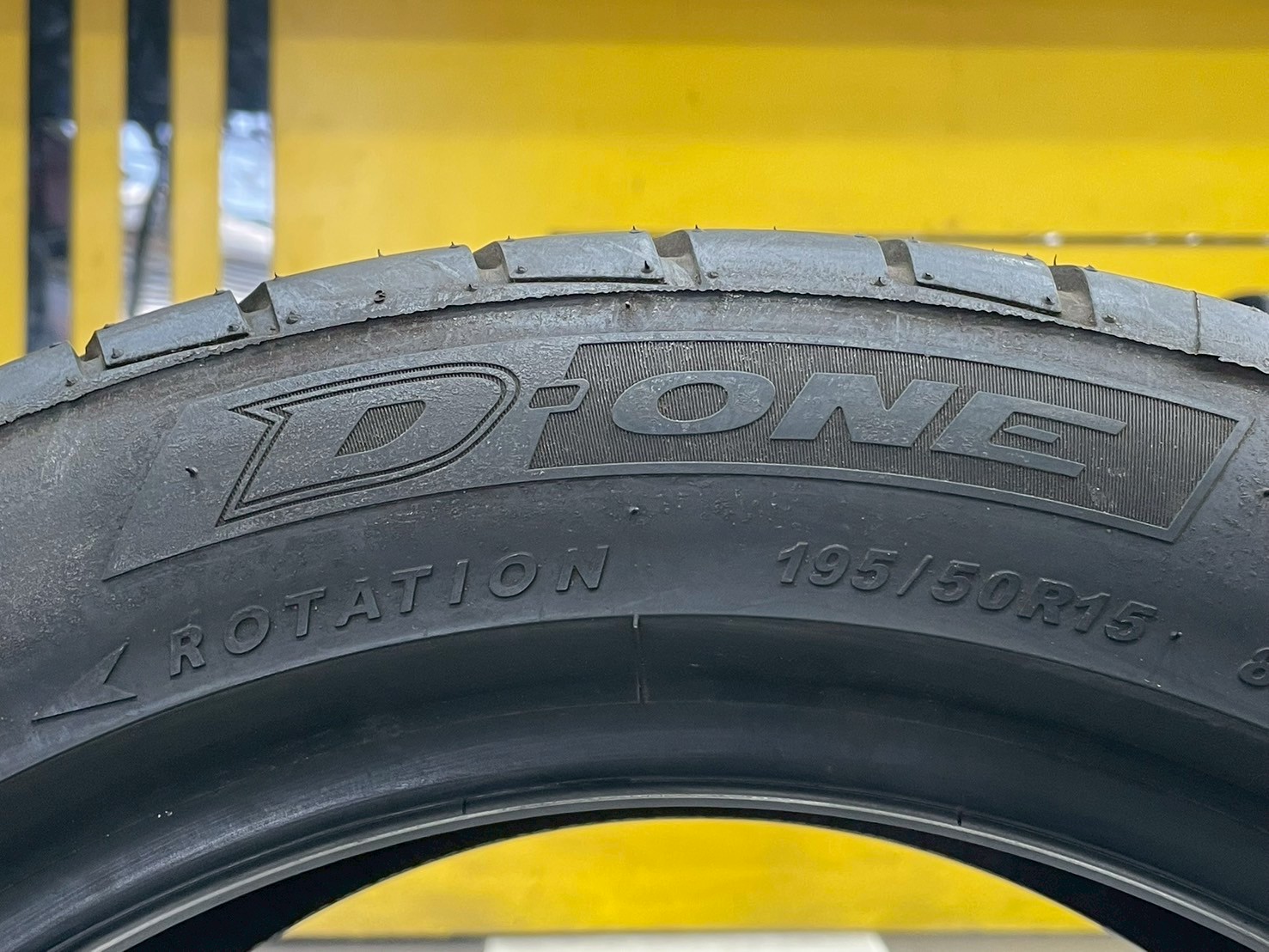 ยางใหม่ปีเก่า LENSO D-ONE 195/50R15 ยางสปอร์ต สมรรถนะสูง คุณภาพดี ยางปี22 (มี1เส้น)