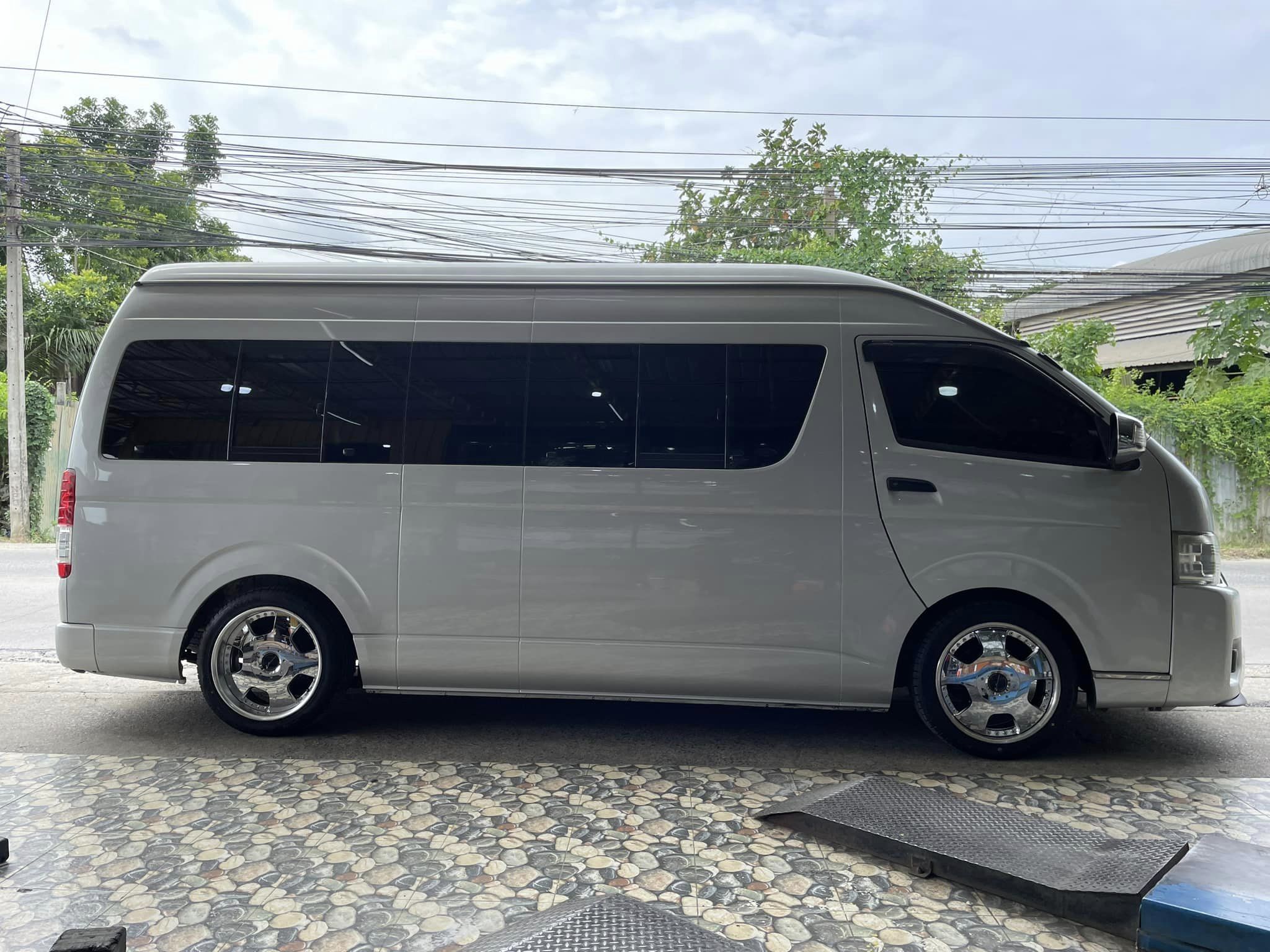 TOYOTA_COMMUTER #เปลี่ยนยาง #OTANI #KC2000 225/45R18