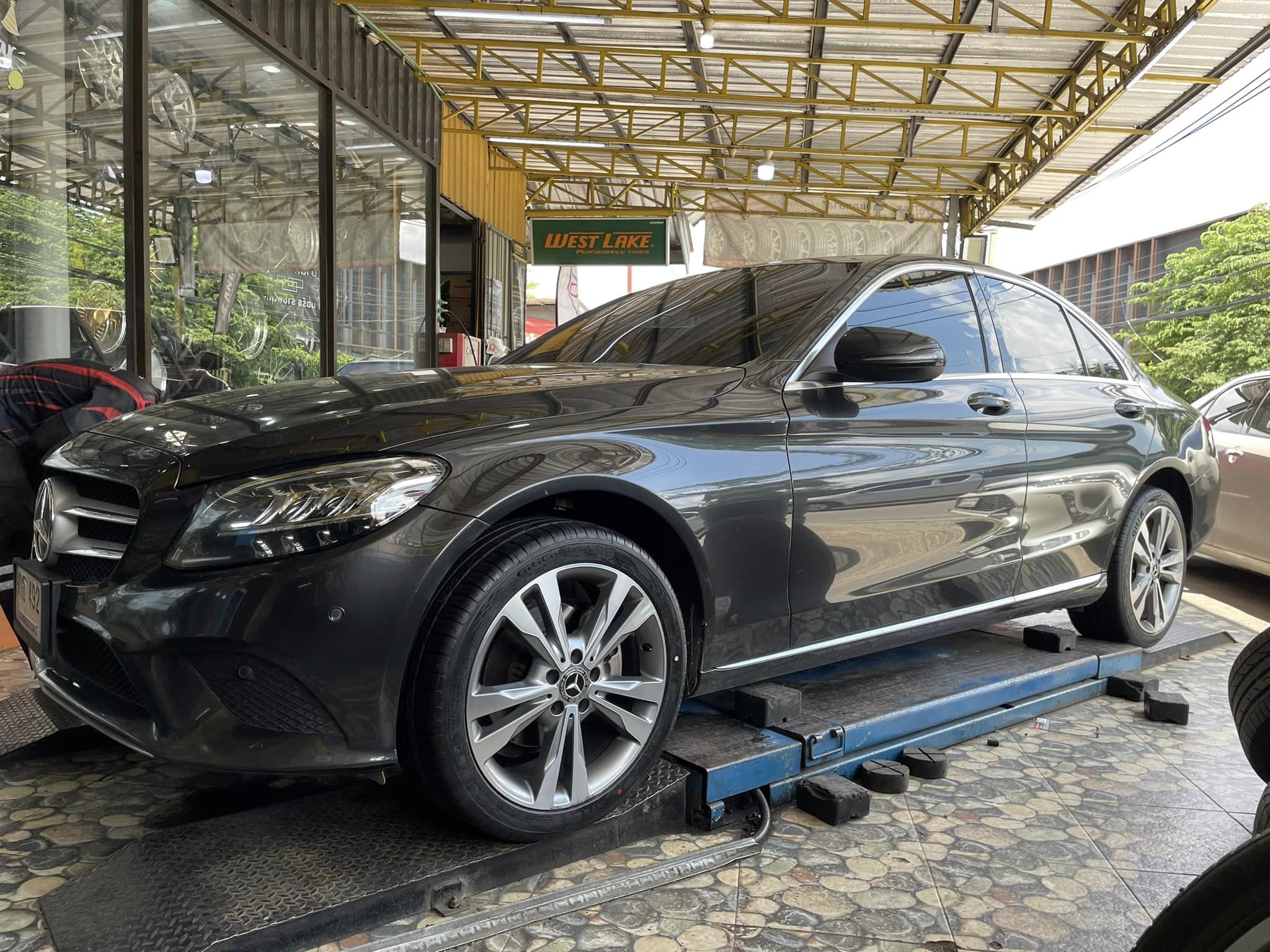 #BENZ_C220d ยางสมรรถนะสูง #GITI_CONTROL P10 225/45R18 #บริการตั้งศูนย์