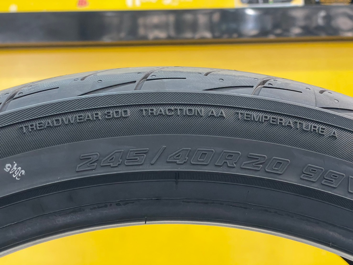 ยางใหม่โยโกฮาม่า YOKOHAMA ADVAN FLEVA V701 245/40R20 ยางใหม่ปี2024 🔥