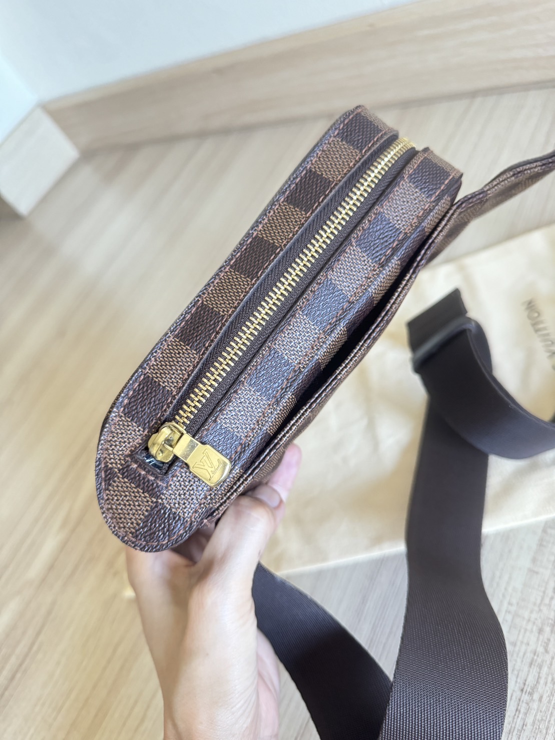กระเป๋าคาดอกlouis vuitton Geronimos ปี13 รุ่นใหม่สายยาว ซับน้ำตาล
