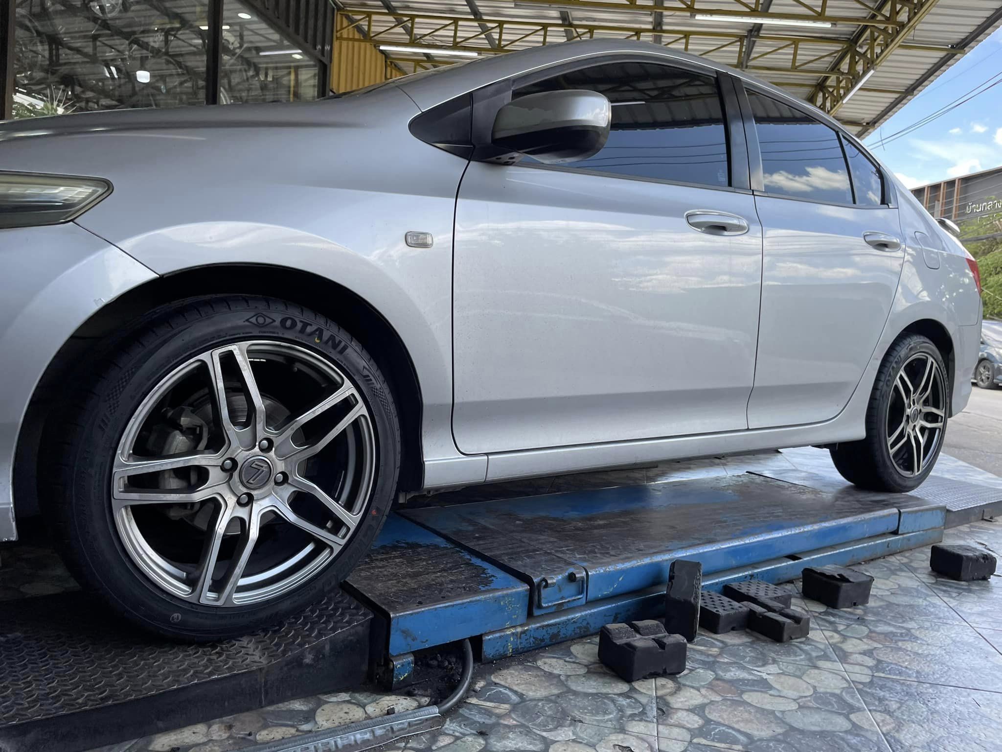 🚘 #HONDA_CITY #OTANI #KC1000 205/45R17