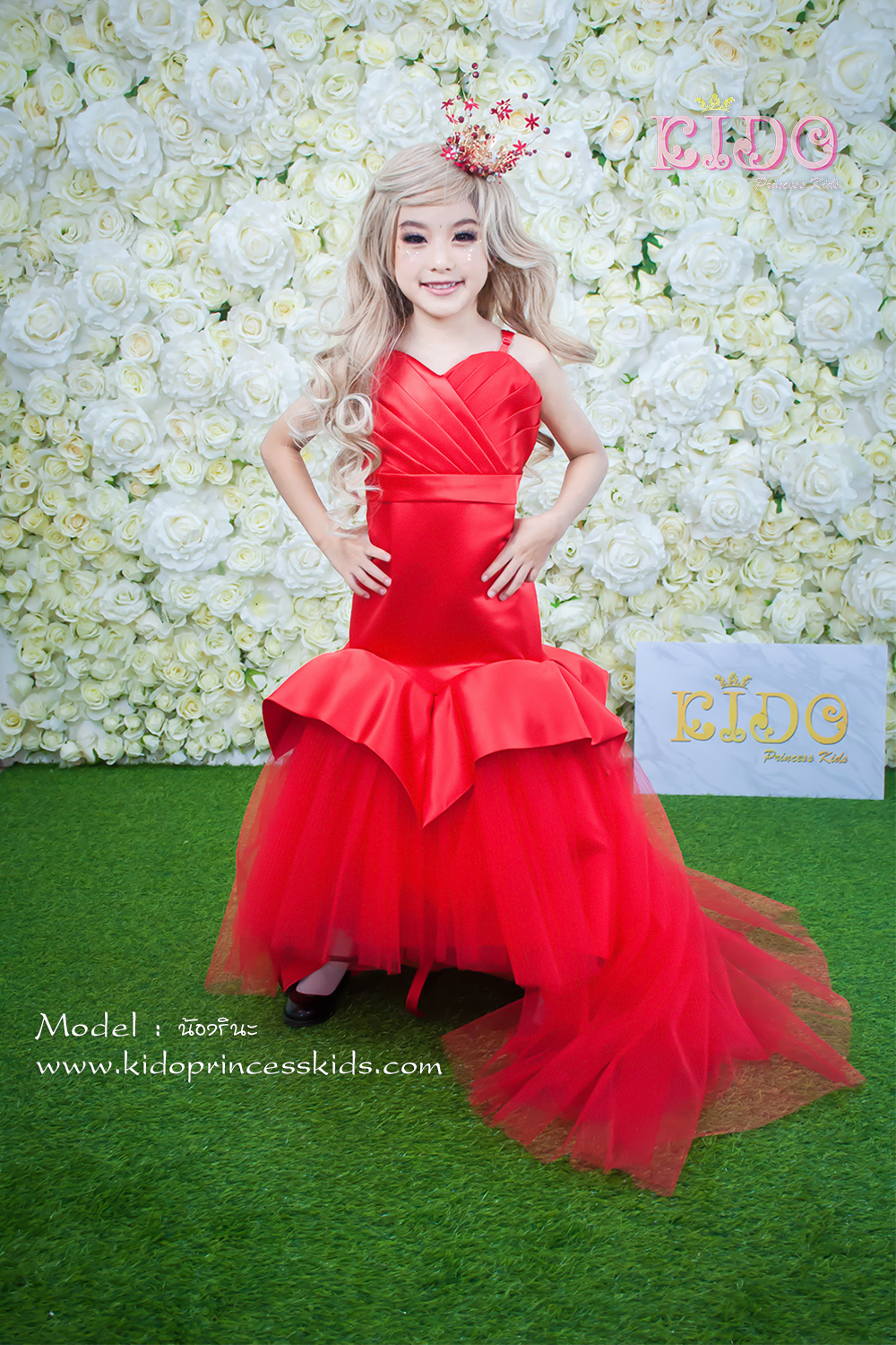 เช่าชุดเด็ก*มีหน้าร้านอยู่รัชดา ลองได้ เปลี่ยนได้ ถ่ายรูปเองจากสินค้าจริง*W18216 ชุดราตรีเด็กเดินแบบสีแดง ตัวเสื้อเก๋ด้วยการเย็บจับจับเกล็ด ทรงหางปลาเสริมความหรูชายกระโปรงด้วยผ้าโปร่งอัดพรีสหน้ายาวเสมอพื้นหลังยางลากดิน หน้าสั้นหลังยาว