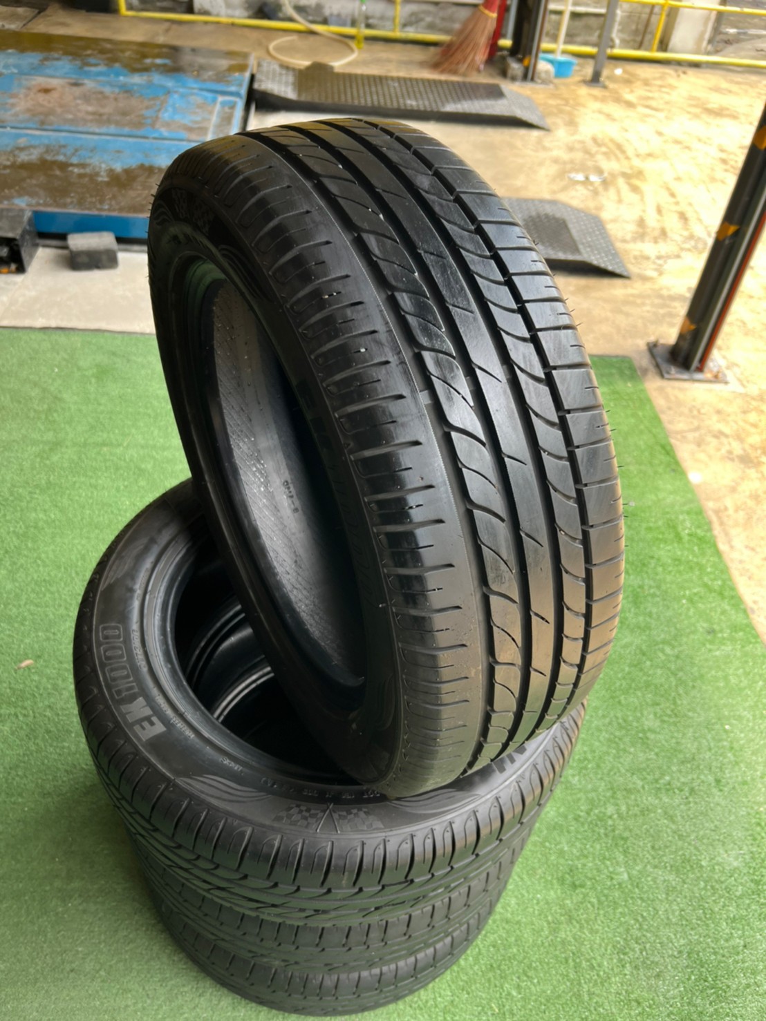 ยางรถกระบะ Bridgestone R611 ปี20 205/70R15 เส้นละ 600