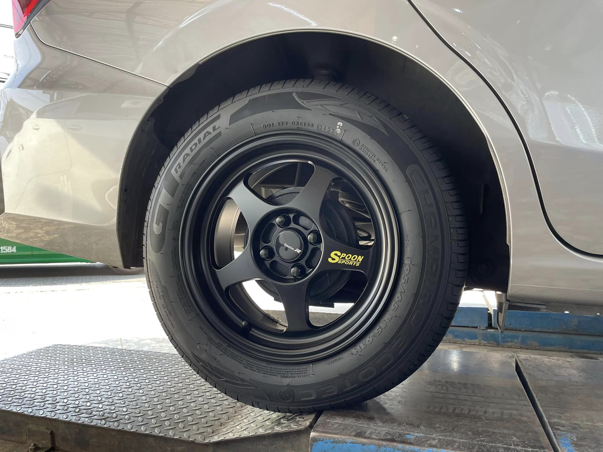 🚘 #TOYOTA_YARIS_ATIV 🛞 #SPOON 15” 4x100 BY Emotion R 🛞 #GT_RADAIL_ECOTEC 195/65R15