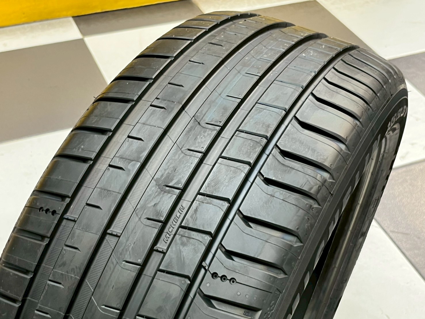 ยาง Michelin Pilot Sport 5 ขนาด 235/50R18 ยางใหม่ปี 2025