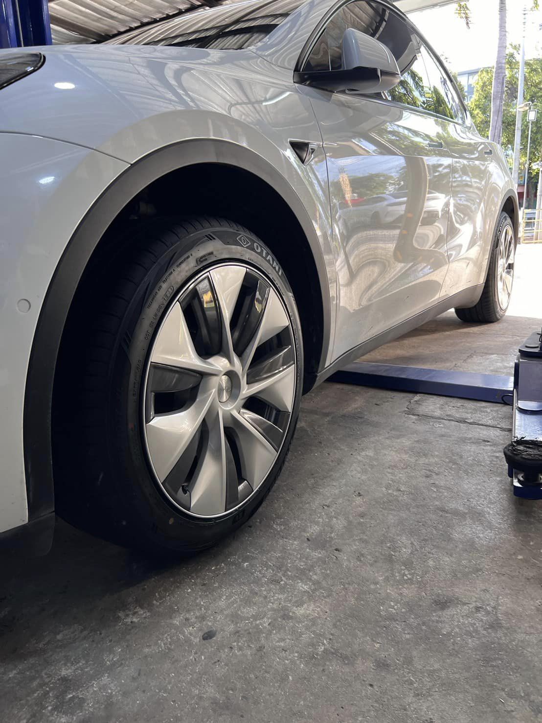 Tesla_Model3🚗 เปลี่ยนยาง ติดตั้ง #ยางรถไฟฟ้า 🛞 ￼#OTANI #KN1000 255/45R19