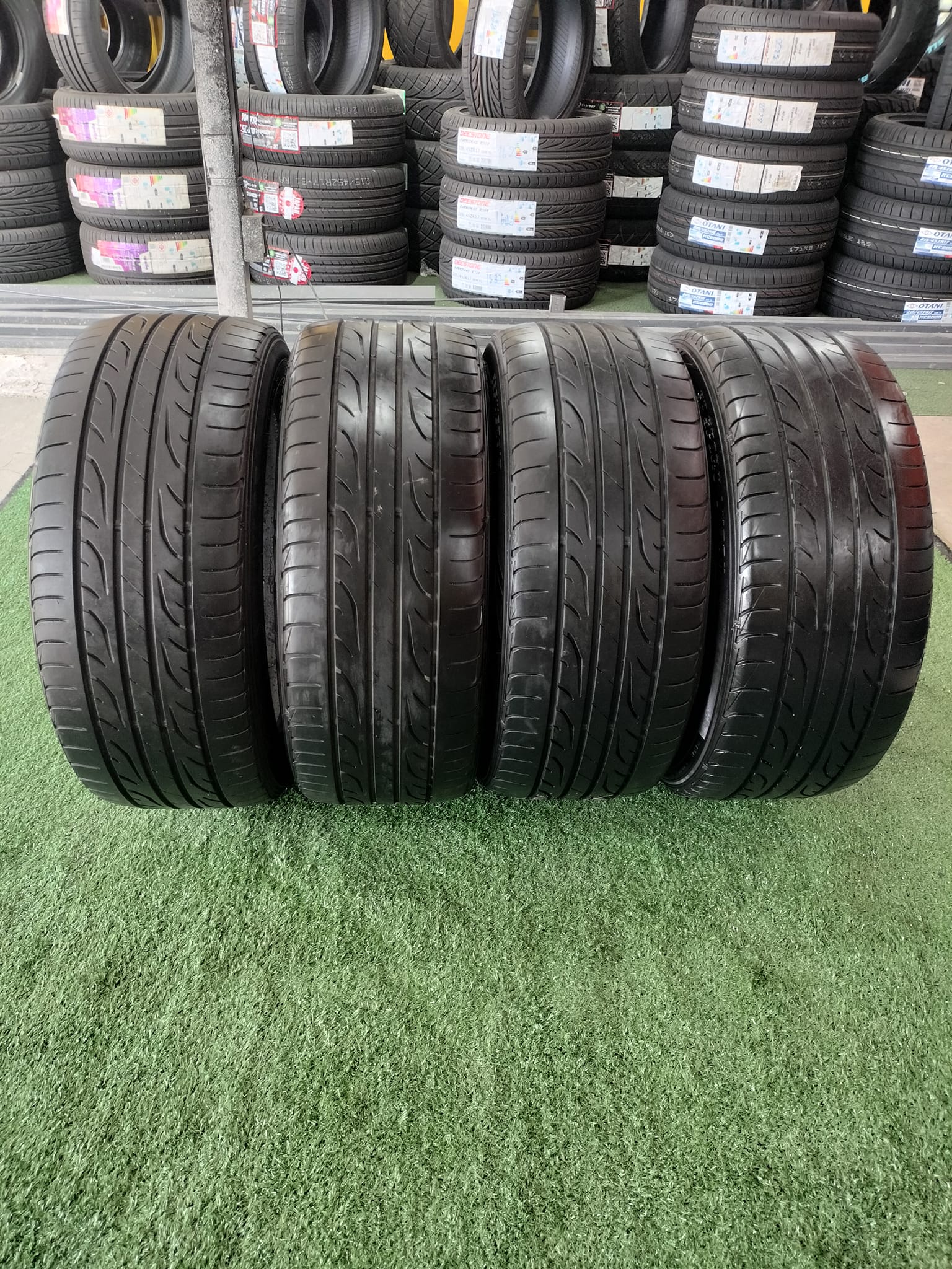 ยางมือสองสภาพดี ดอกหนา ลึก ยี่ห้อ DUNLOP LM704 225/45ZR17ยางปี19